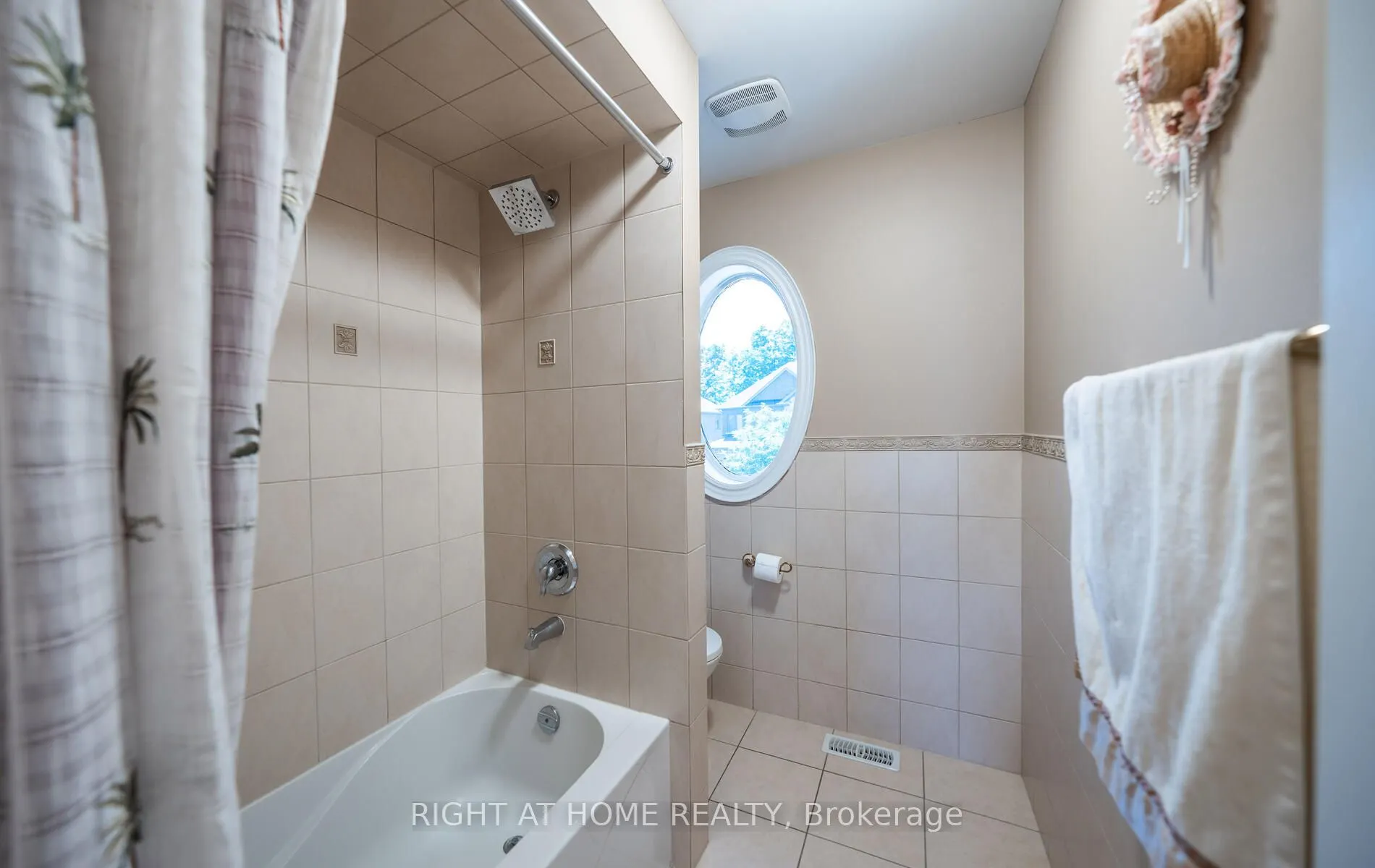 30 Selvapiano Cres Crescent N
