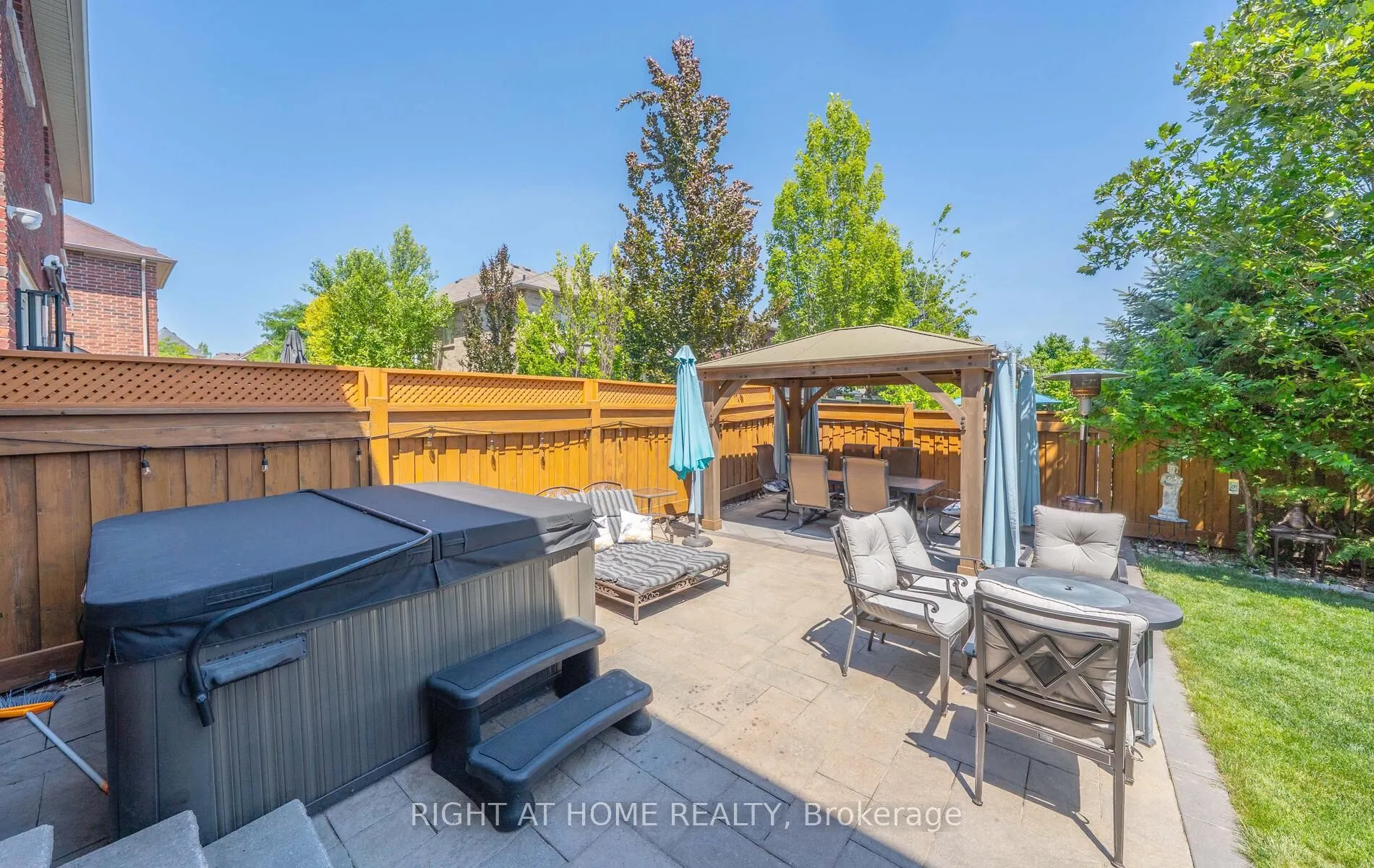 30 Selvapiano Cres Crescent N