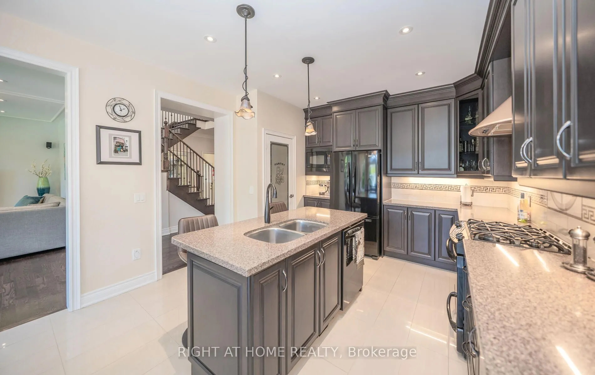 30 Selvapiano Cres Crescent N