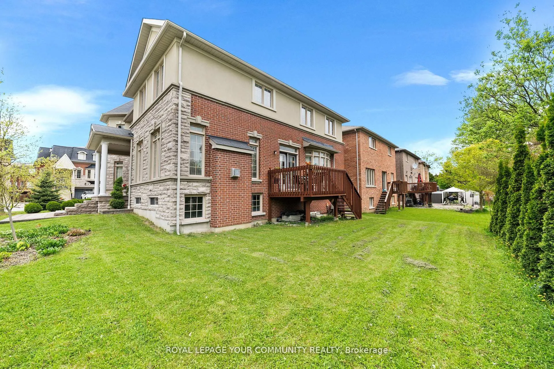 108 Headwater Crescent