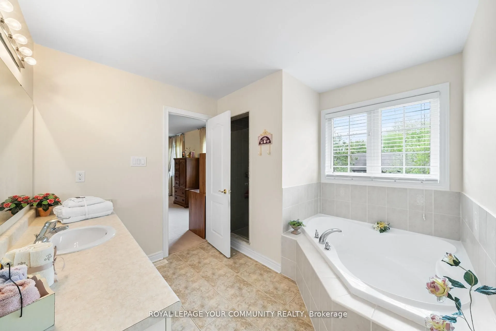 108 Headwater Crescent