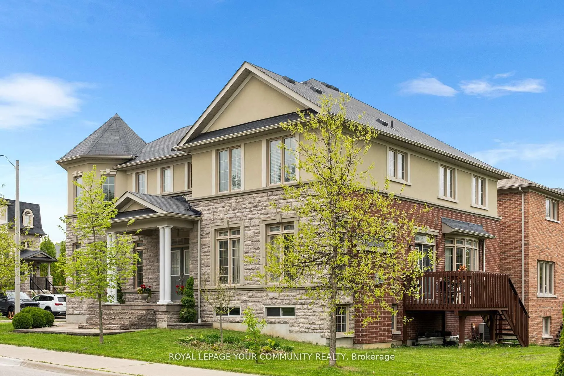 108 Headwater Crescent