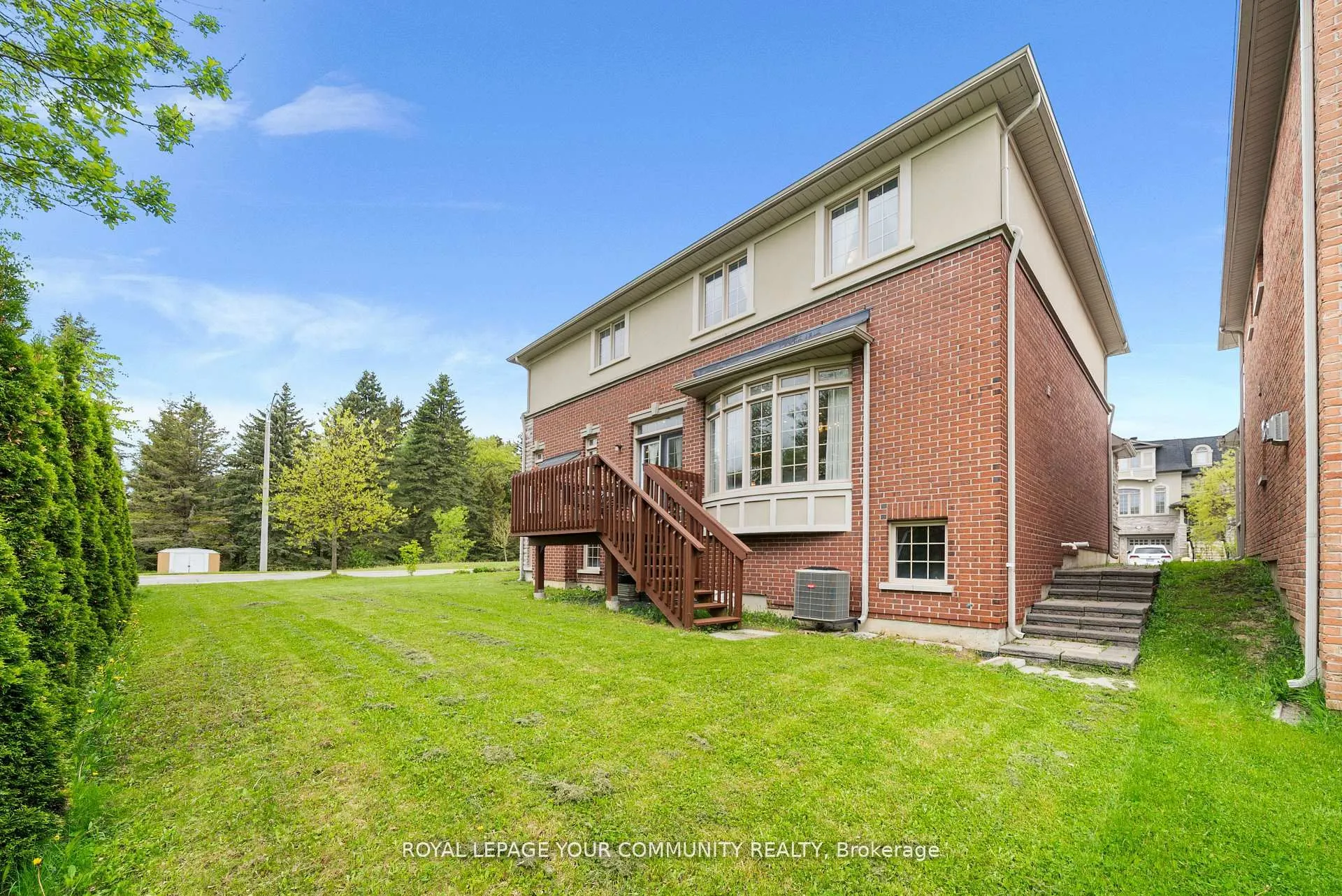108 Headwater Crescent