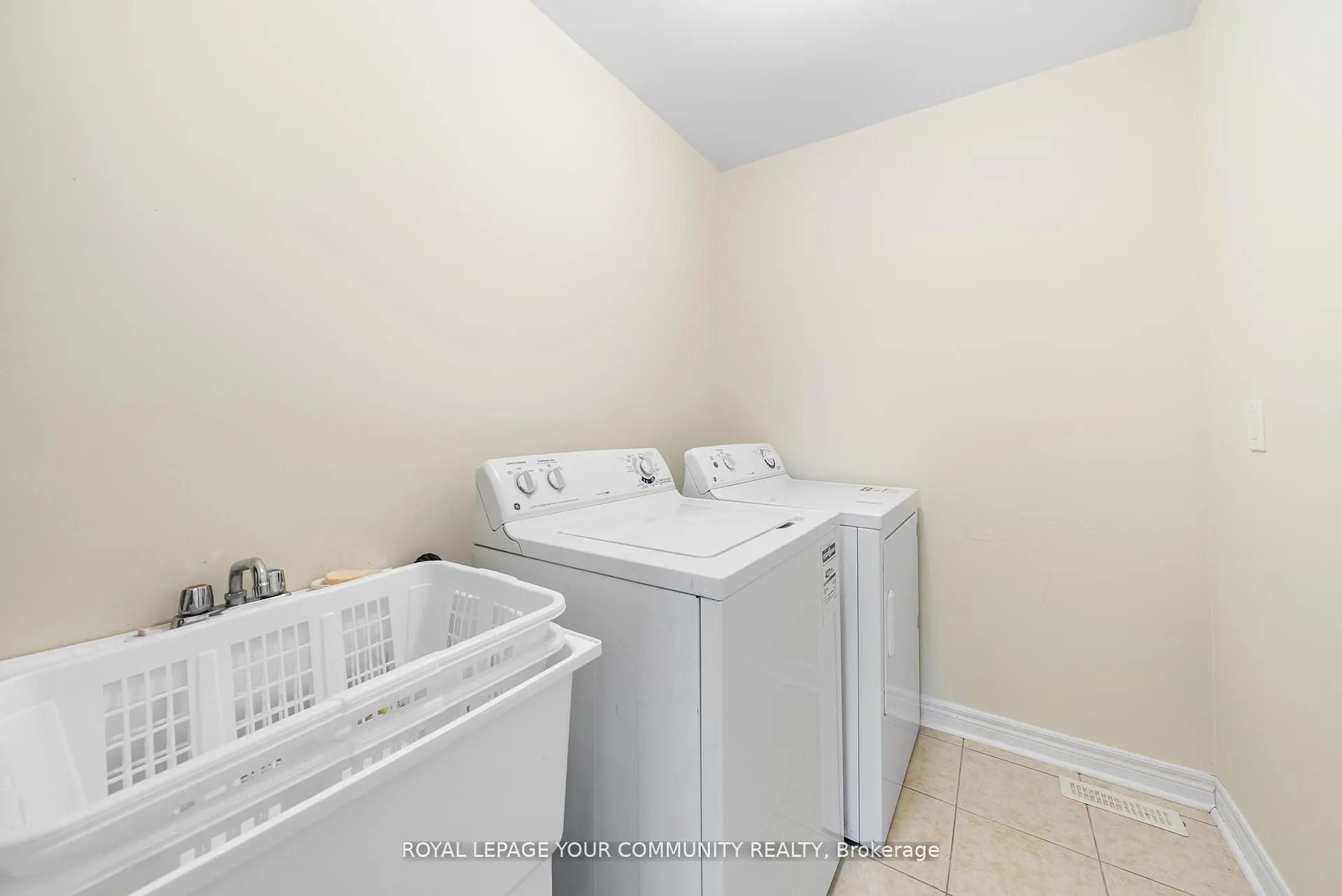 108 Headwater Crescent