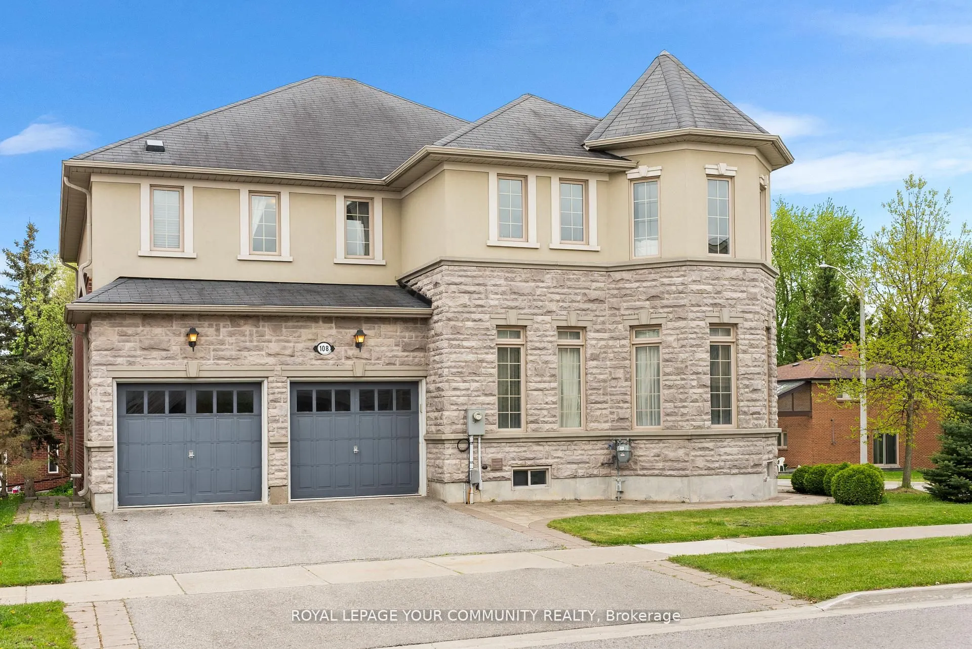 108 Headwater Crescent