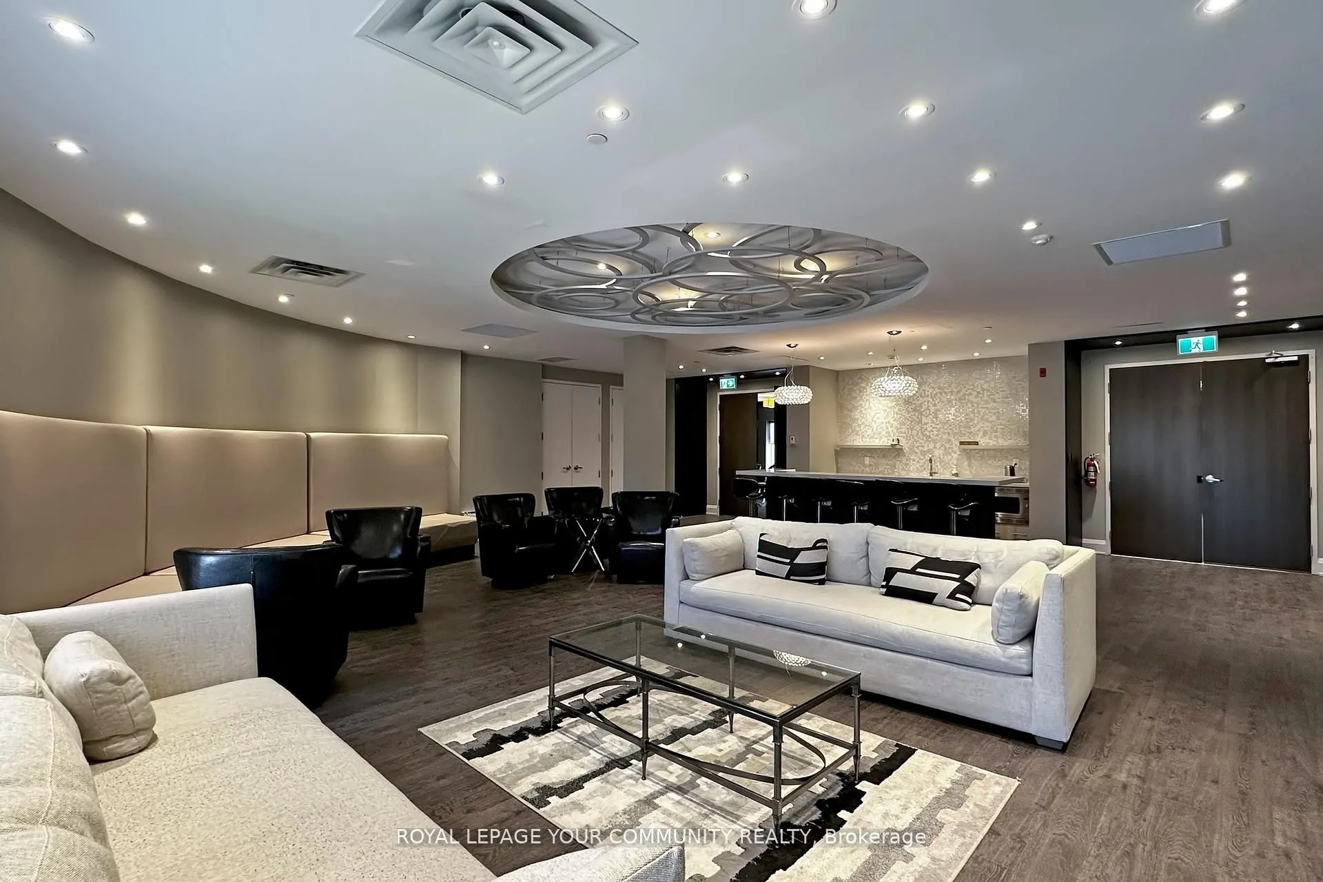15277 Yonge Street, #702B