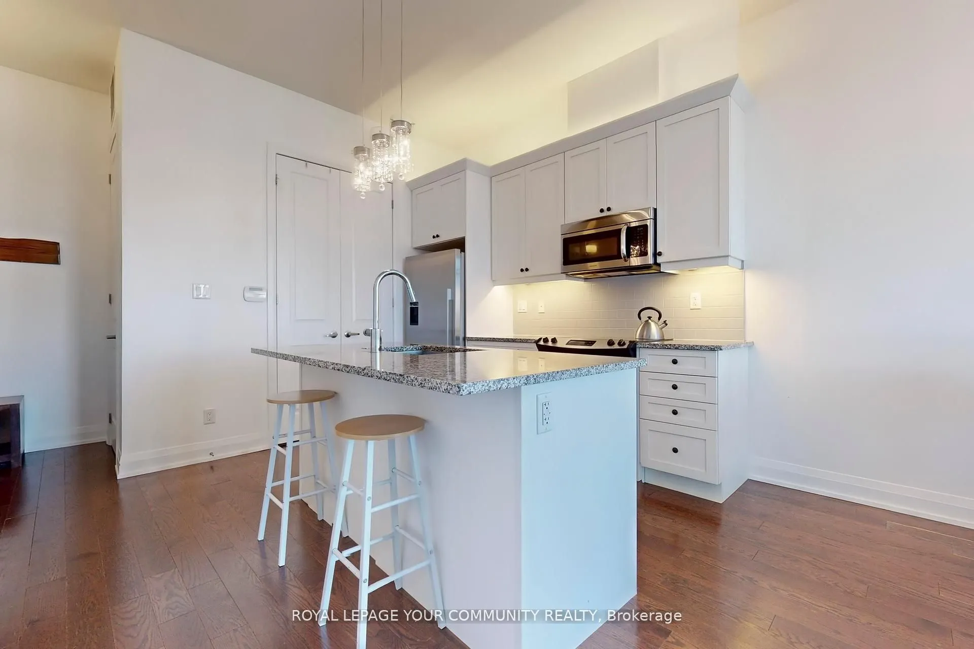 15277 Yonge Street, #702B