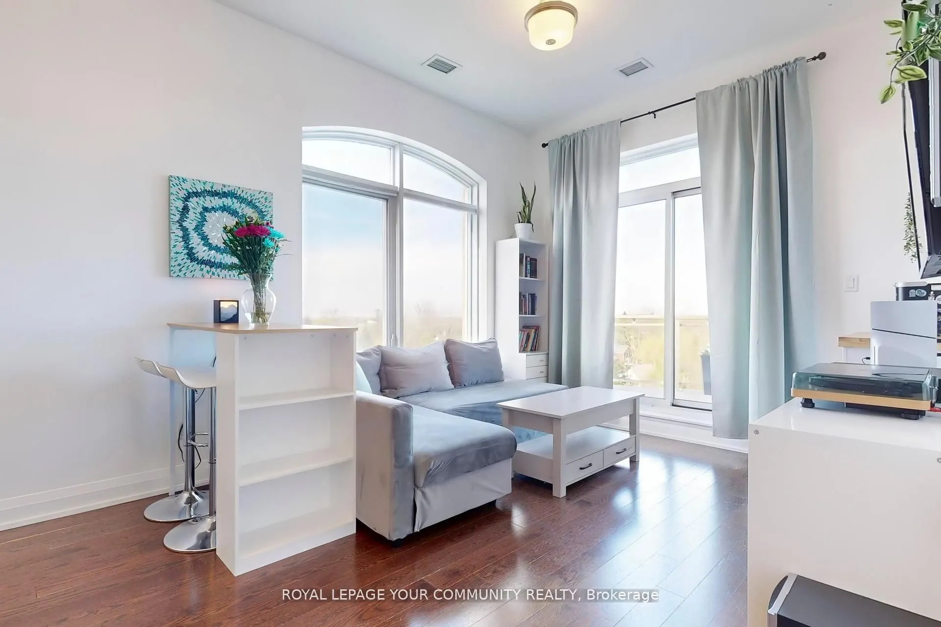 15277 Yonge Street, #702B