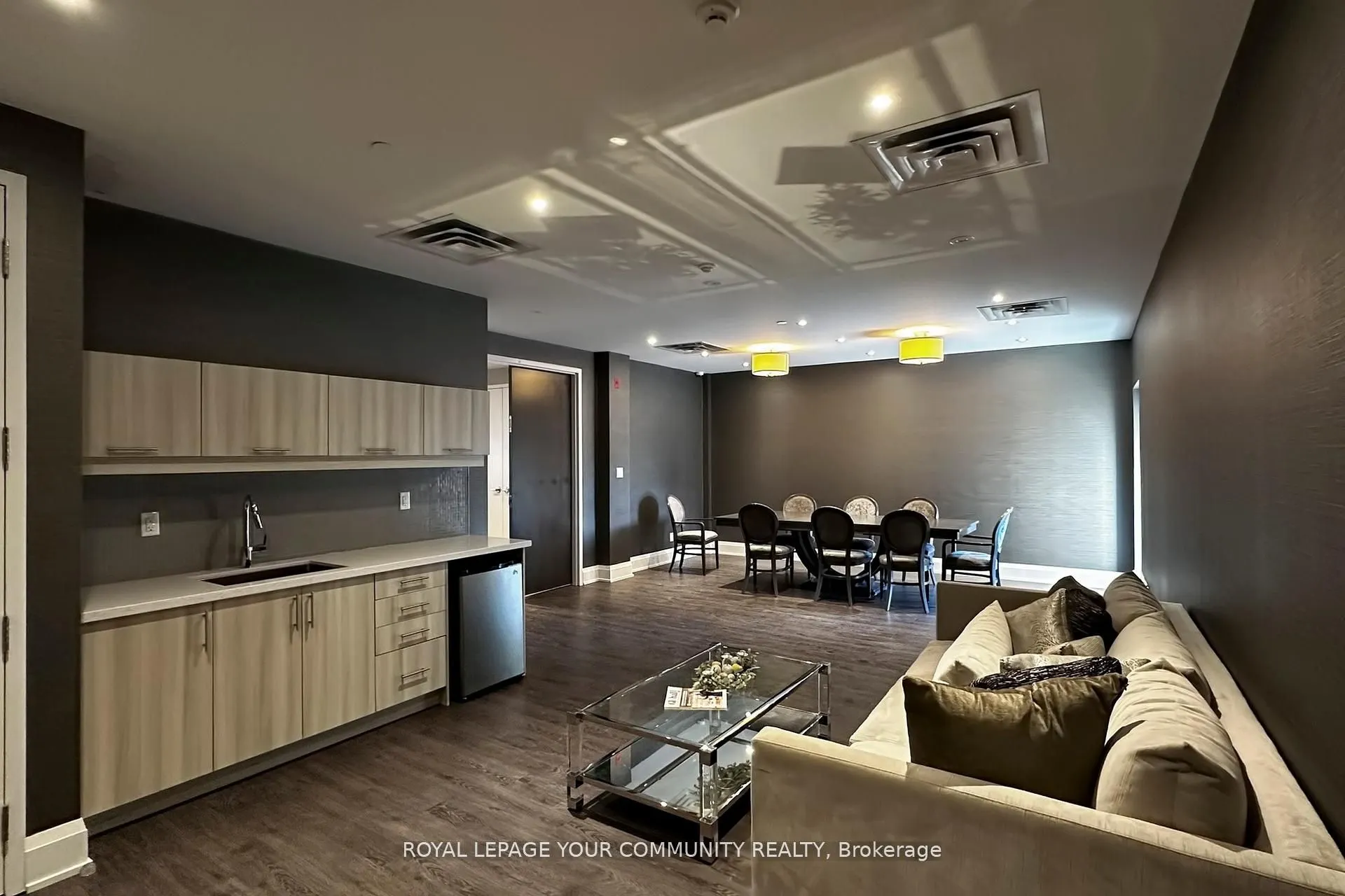 15277 Yonge Street, #702B