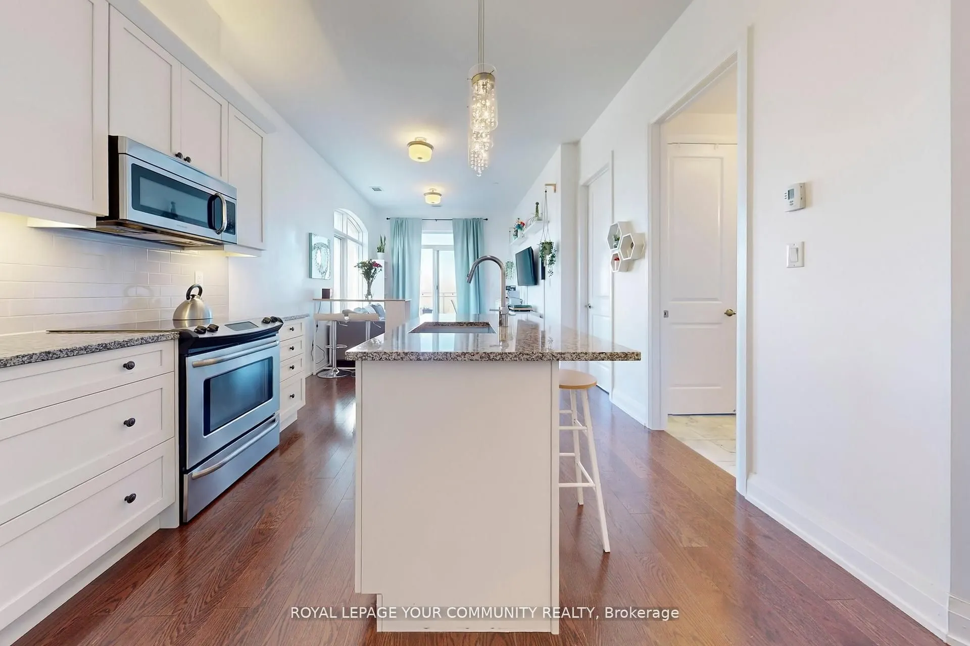 15277 Yonge Street, #702B