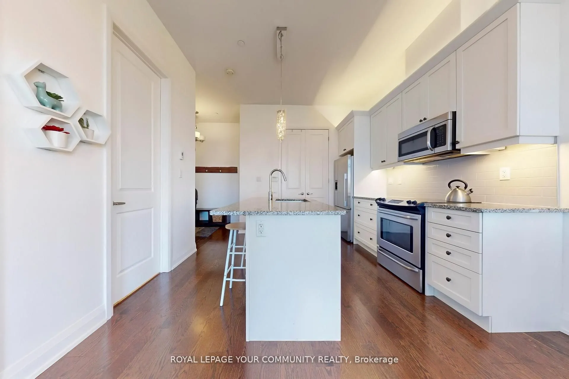 15277 Yonge Street, #702B