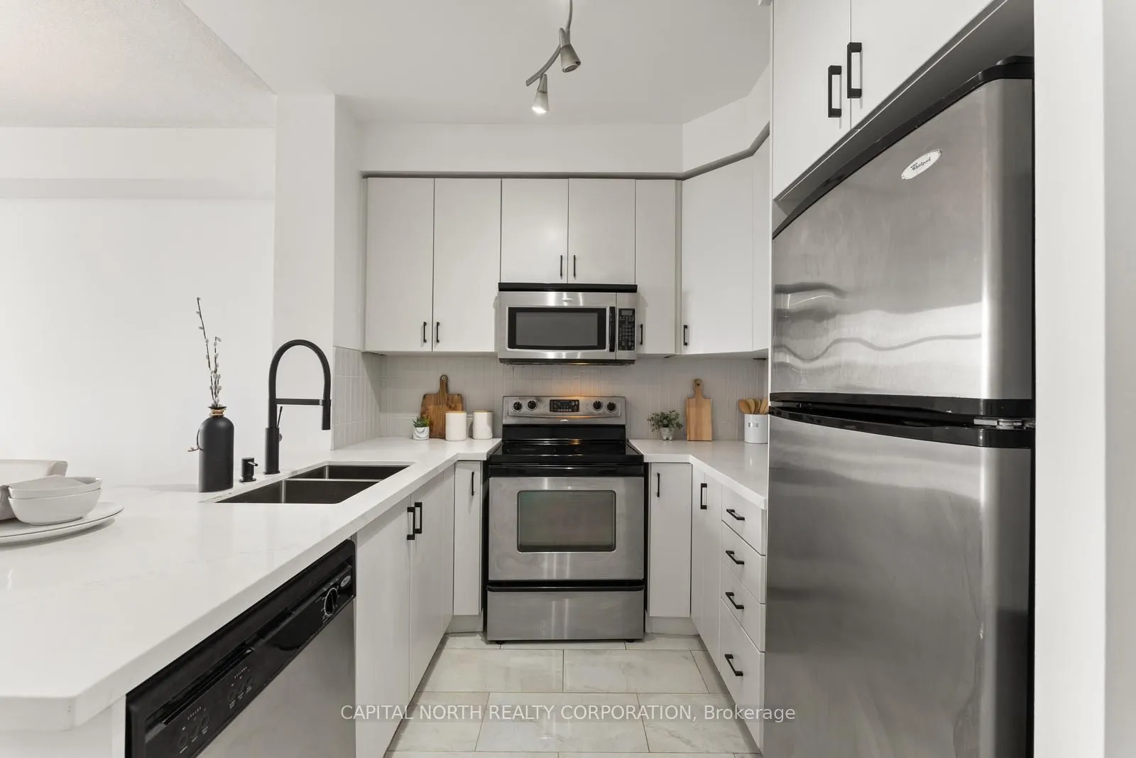 9225 Jane Street, #915