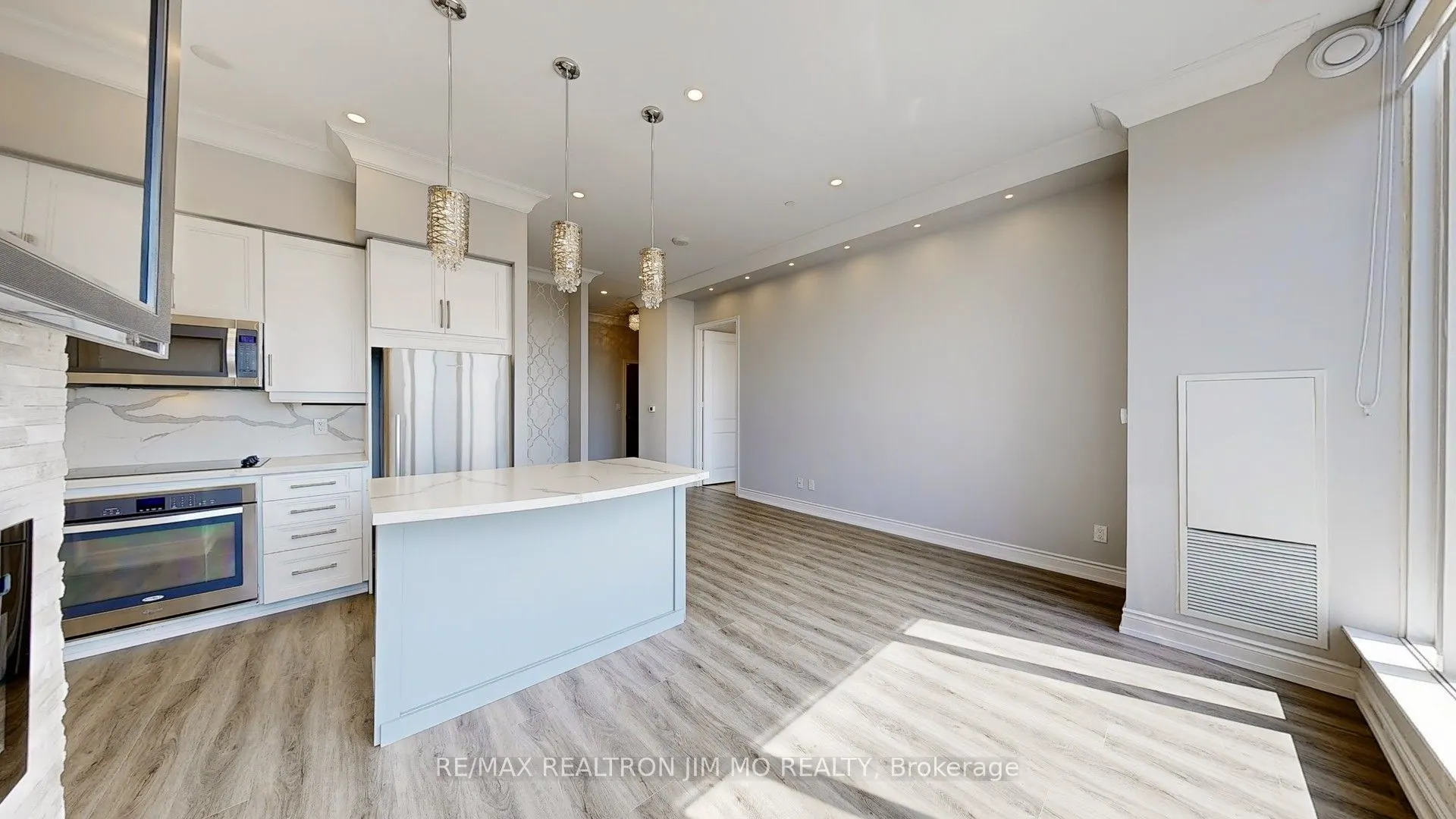 9600 Yonge Street, #PH3