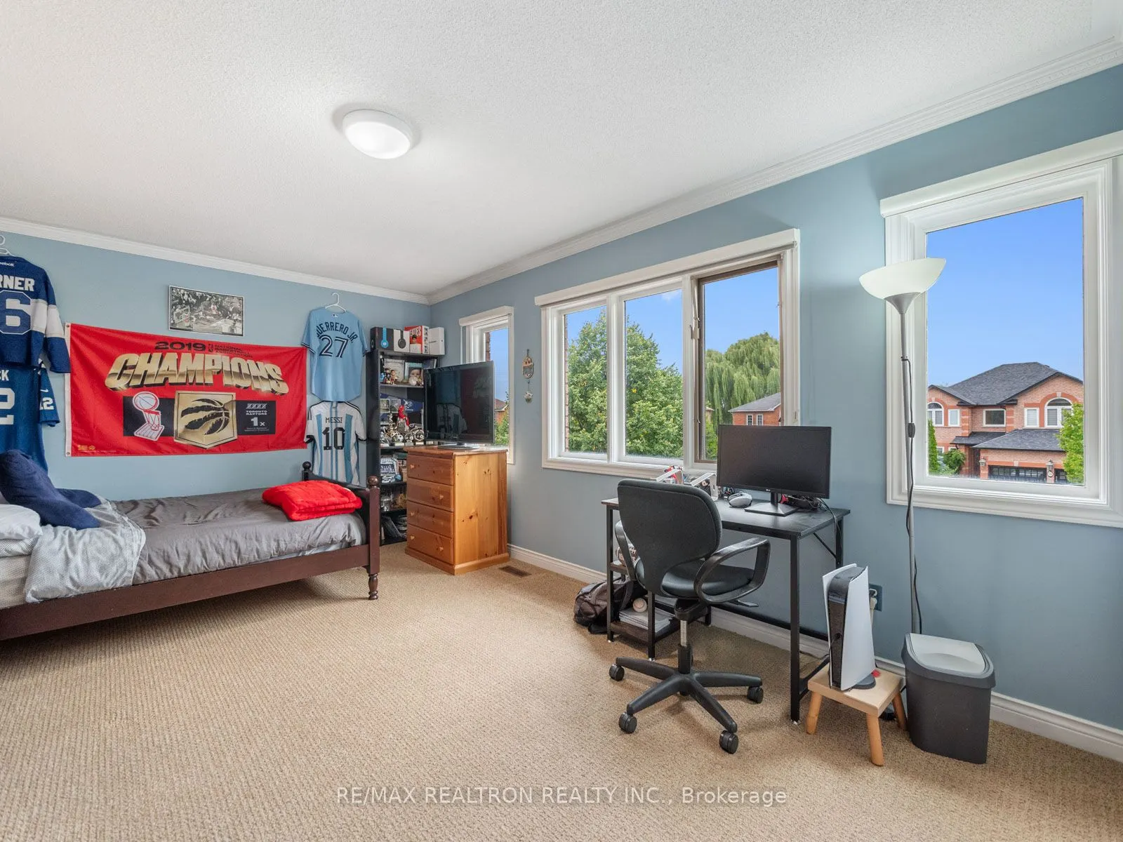 123 Hammerstone Crescent