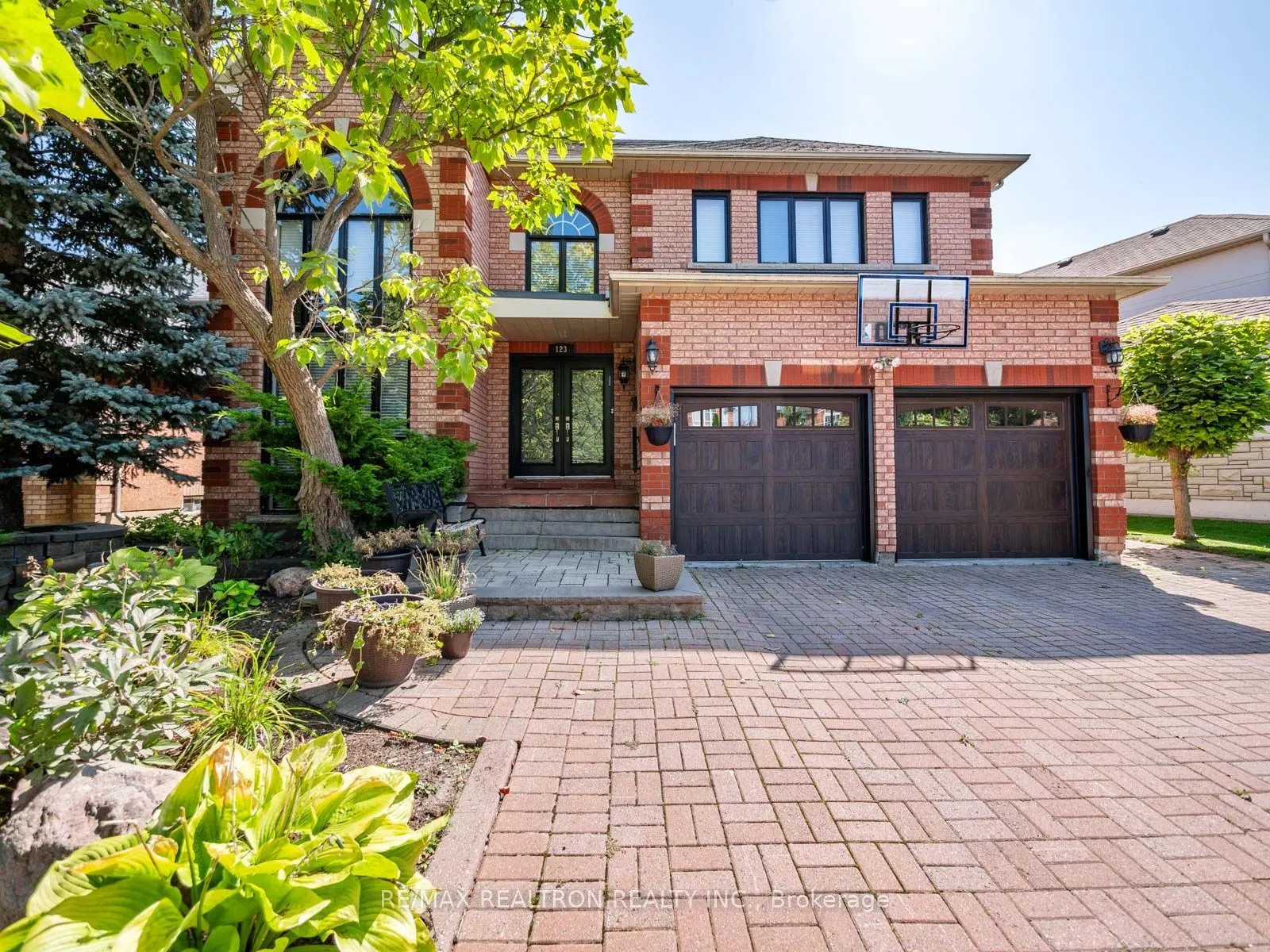 123 Hammerstone Crescent