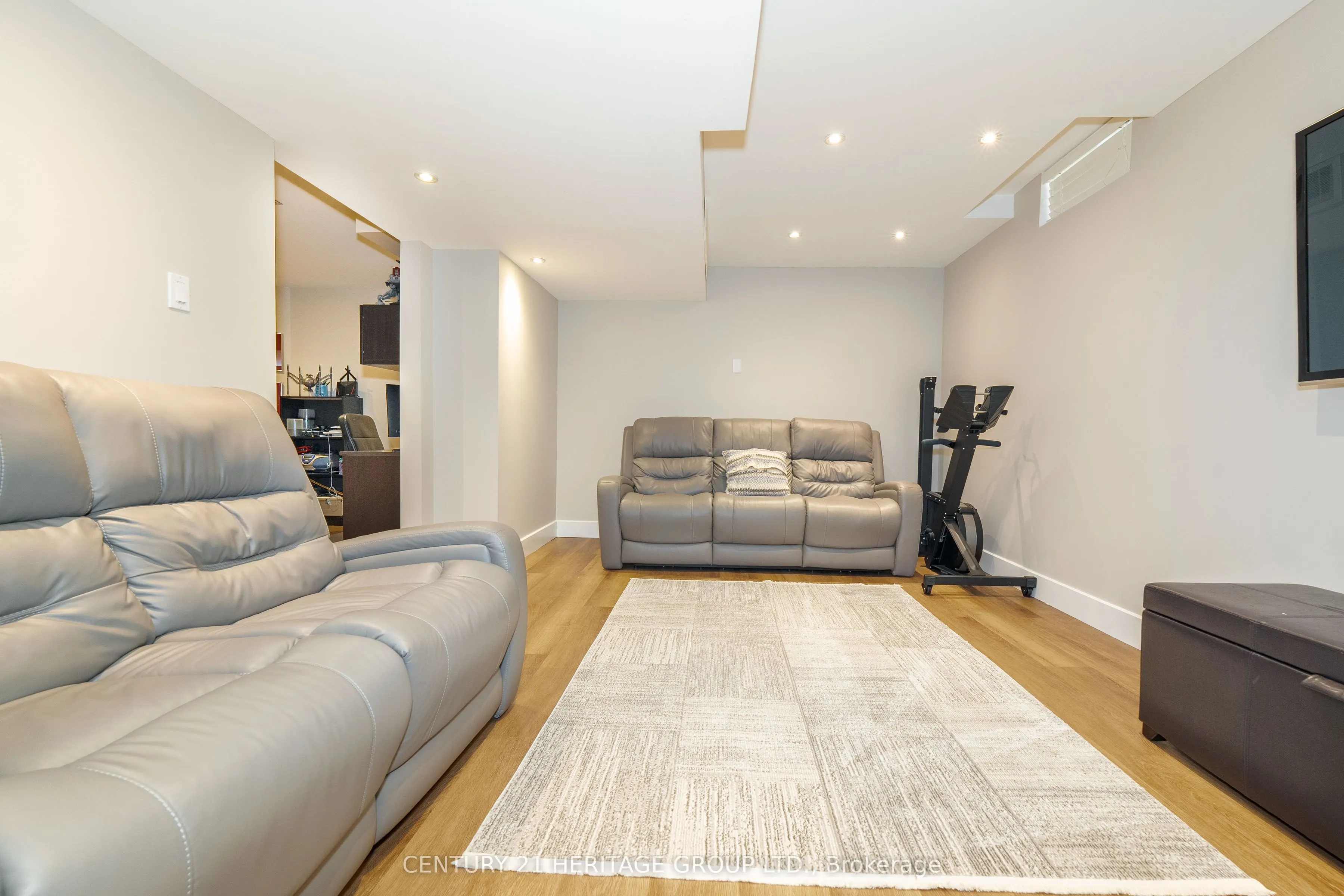 512 Menczel Crescent