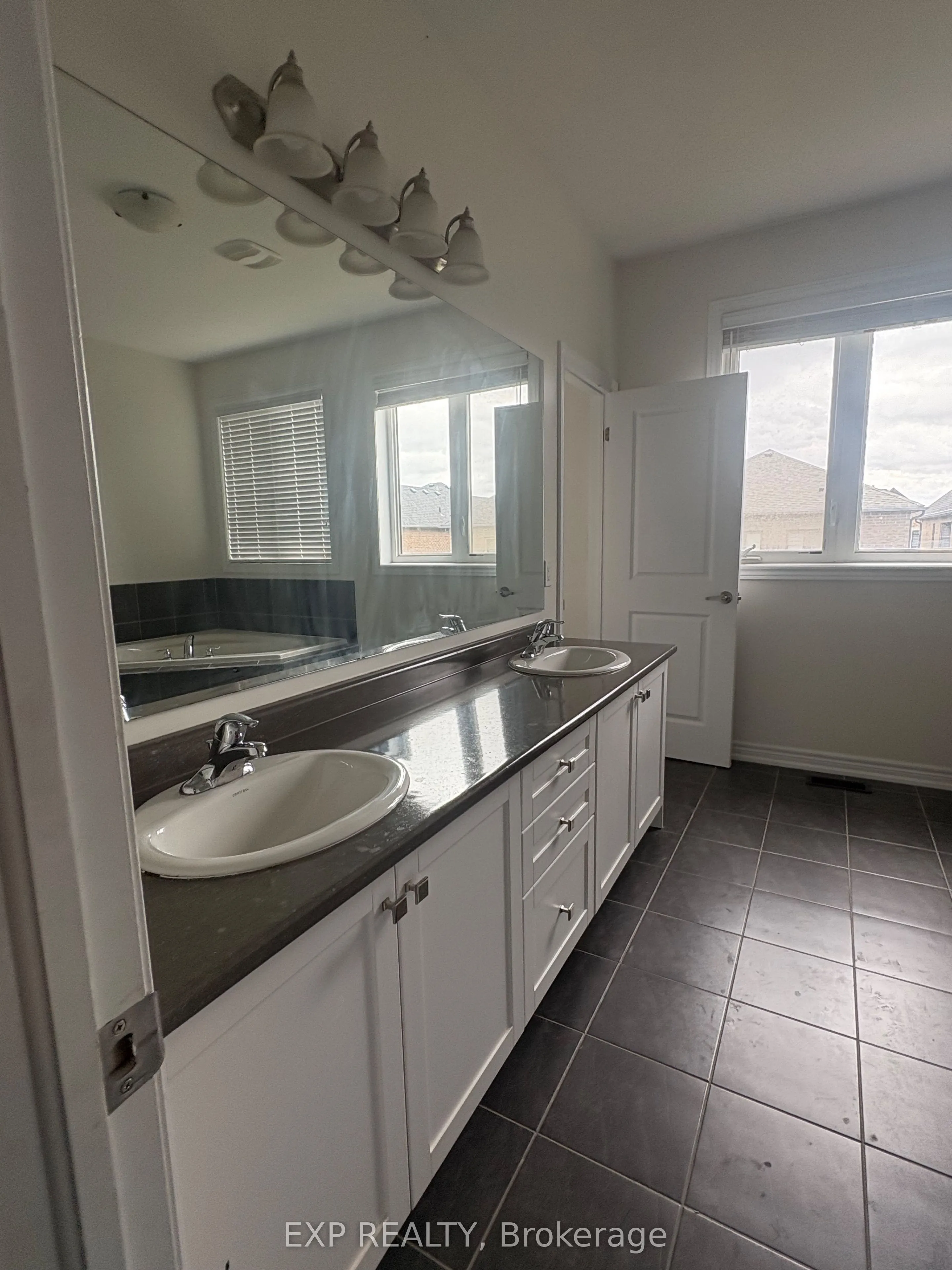 14 Alistair Crescent
