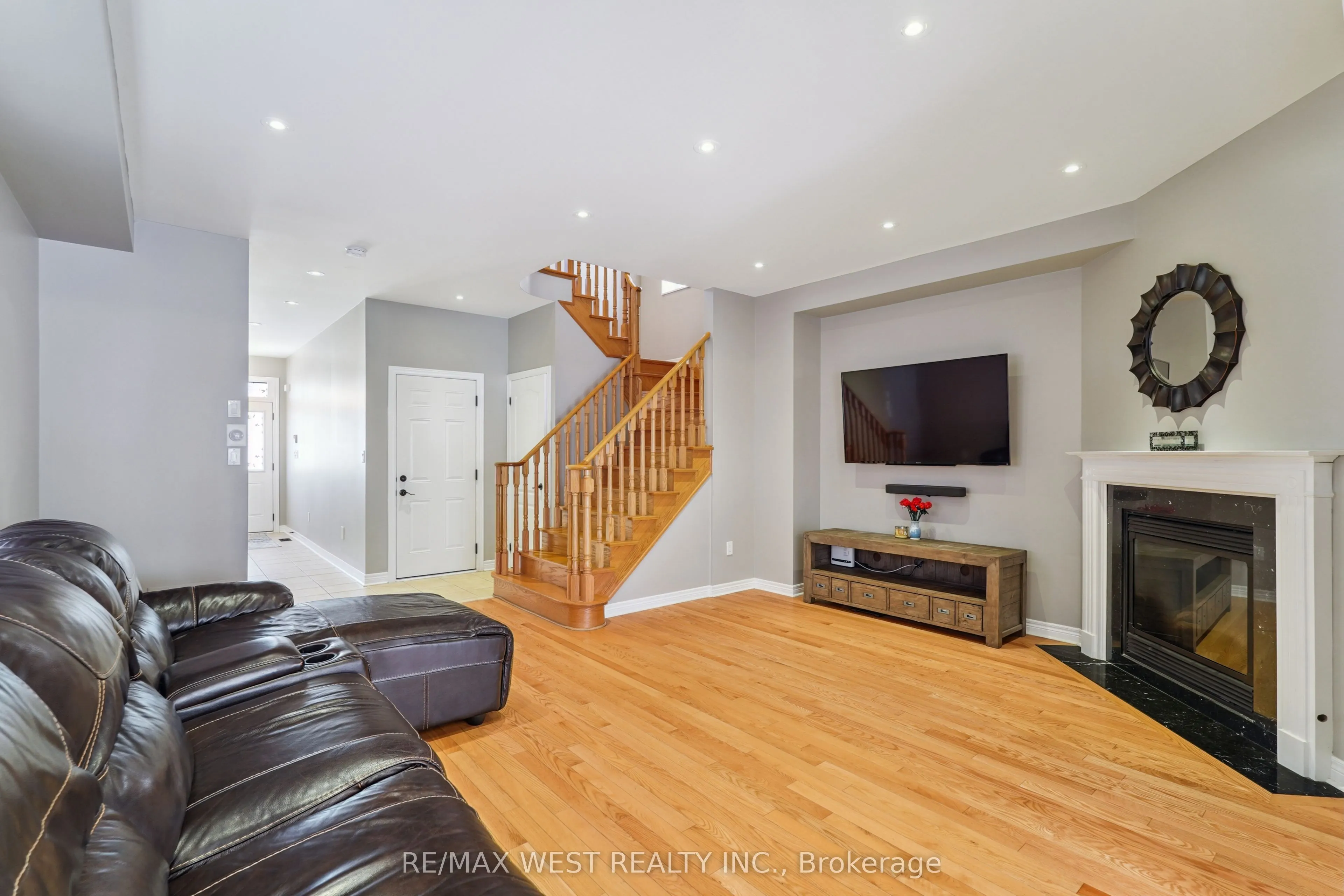 148 Chayna Crescent