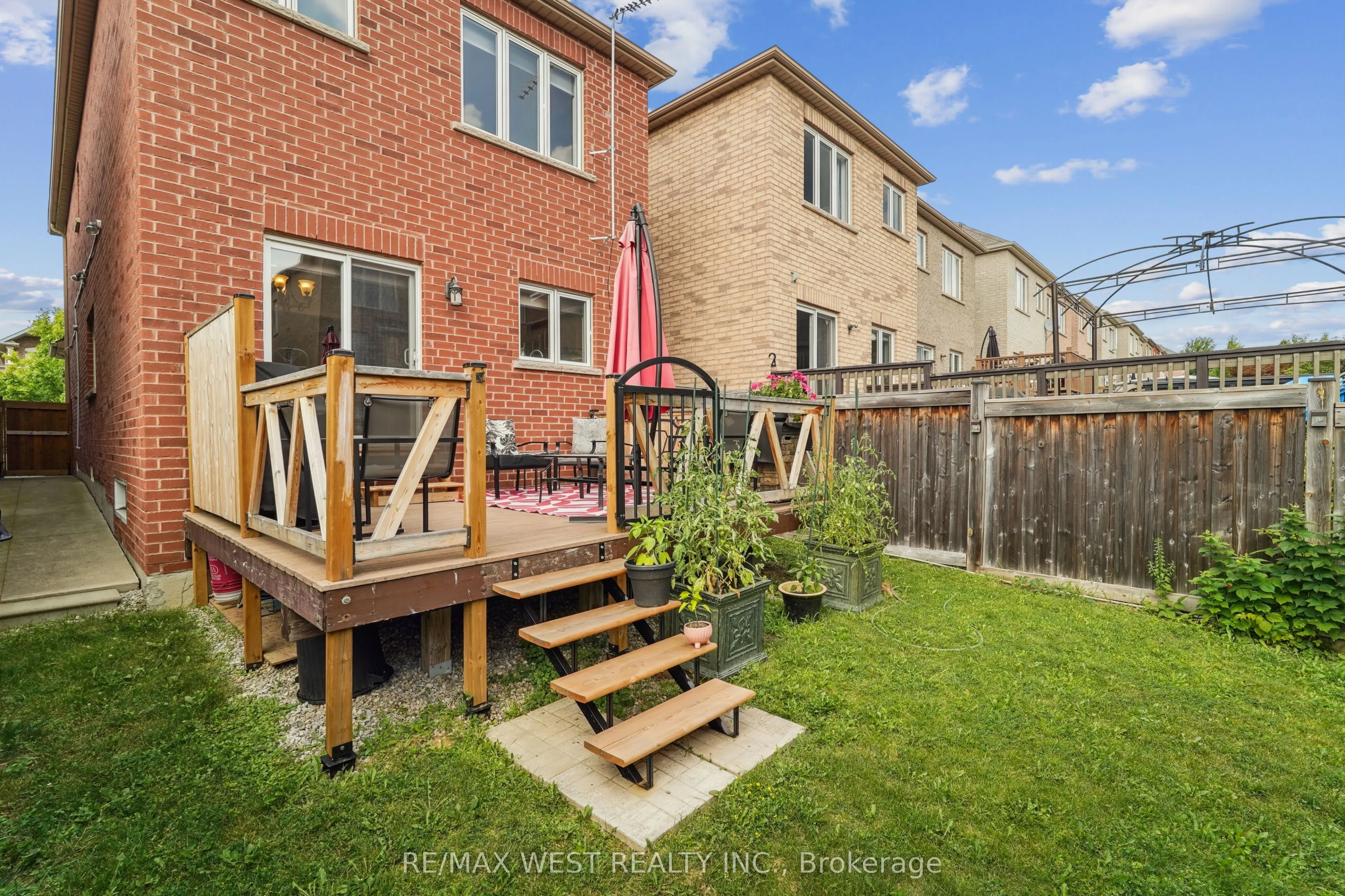 148 Chayna Crescent