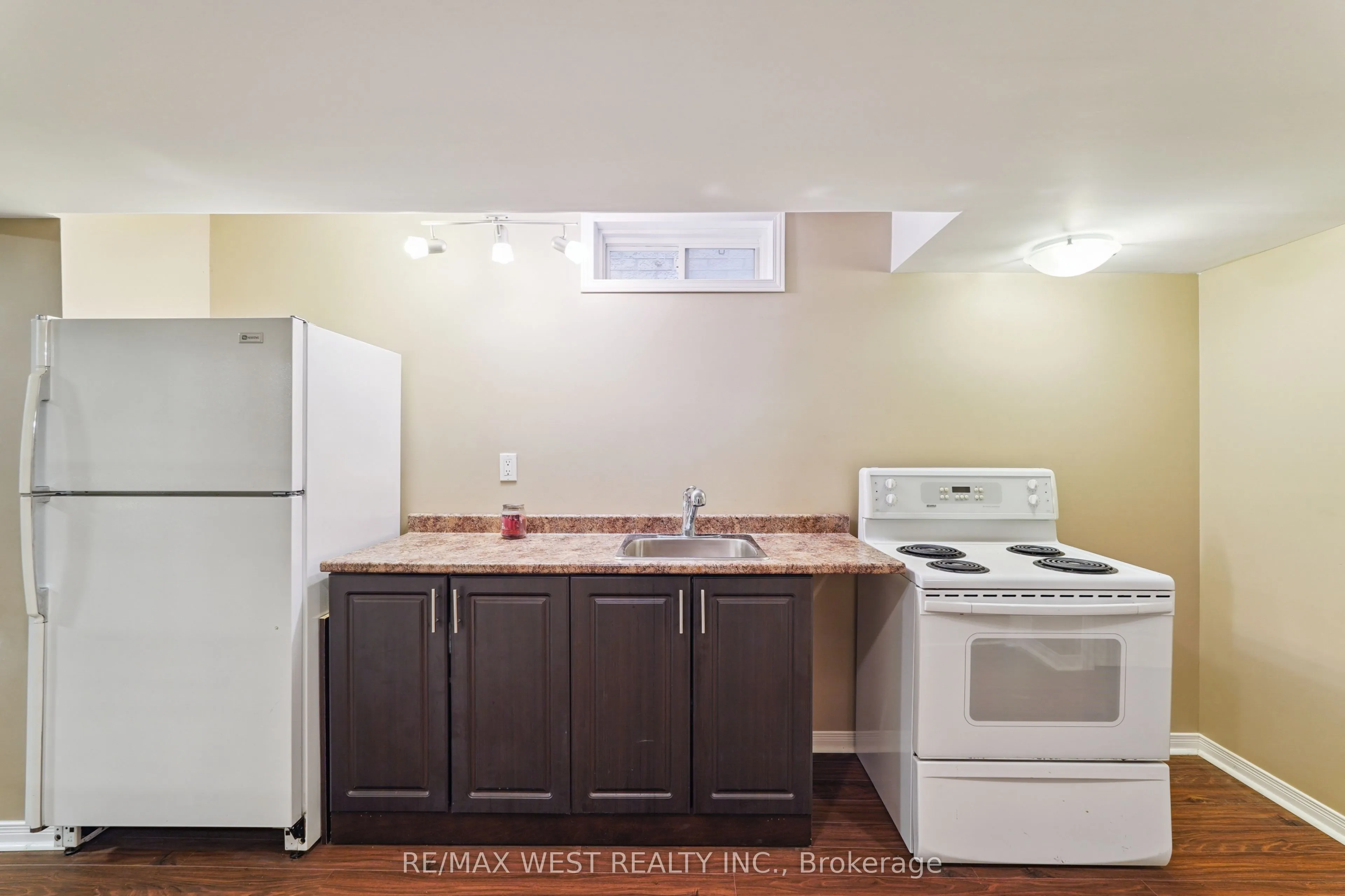 148 Chayna Crescent