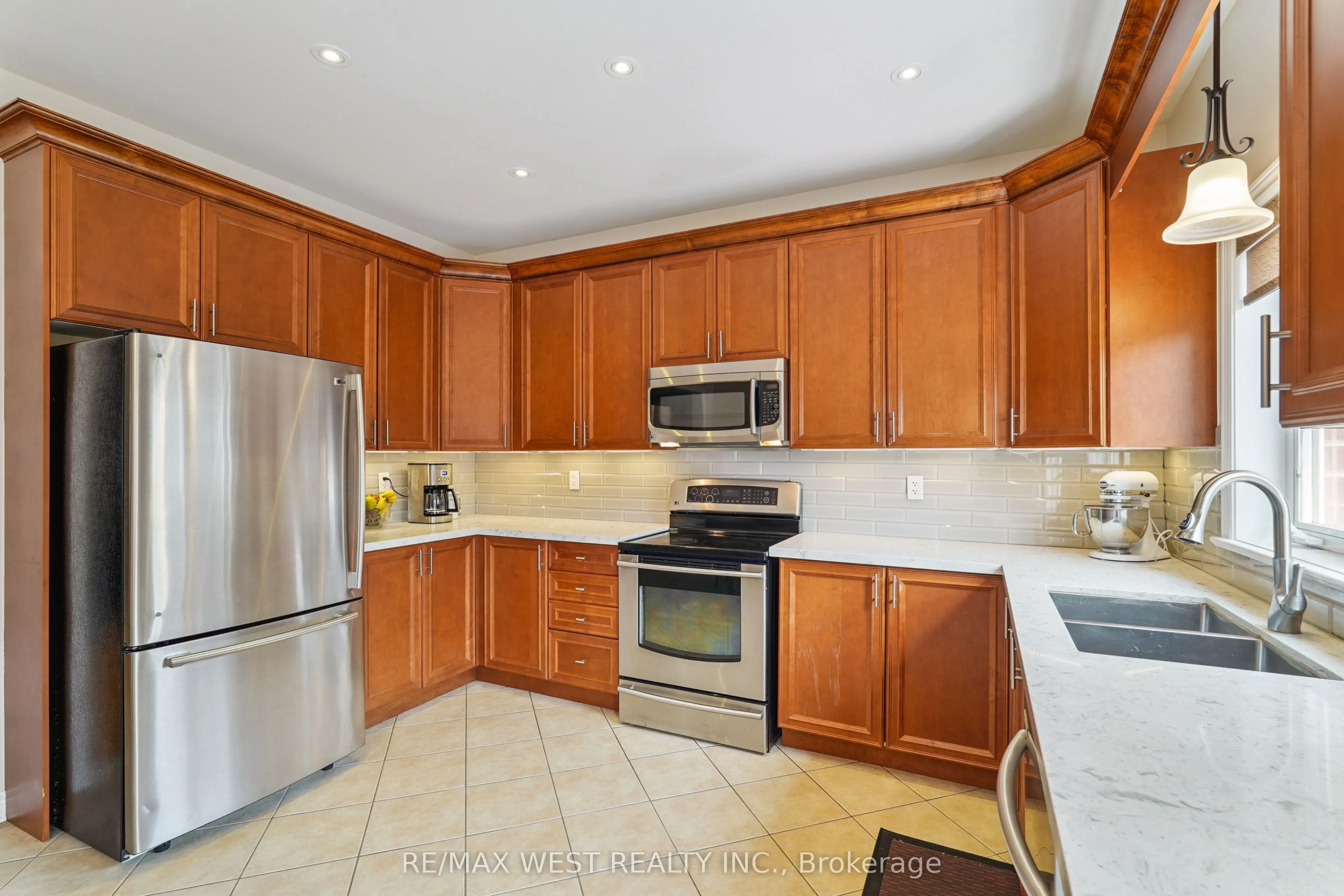 148 Chayna Crescent