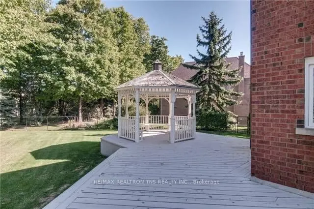 16 Chaplin Court
