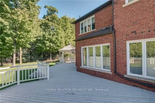 16 Chaplin Court