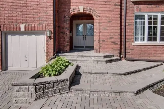 16 Chaplin Court