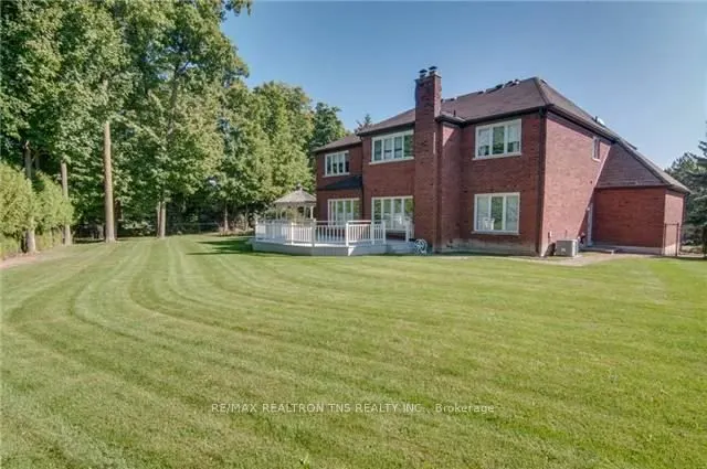 16 Chaplin Court