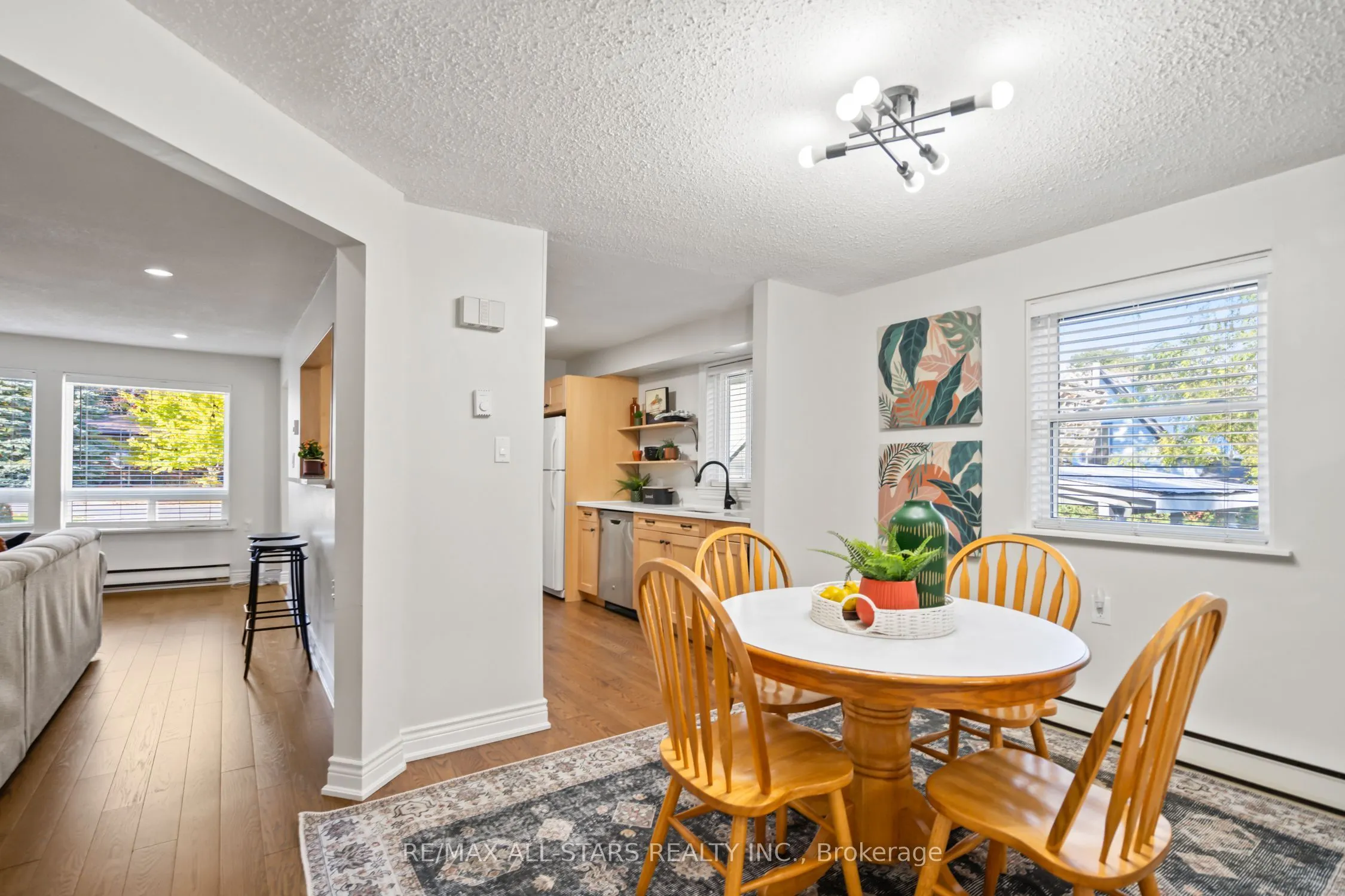 194/198 Brock Street W