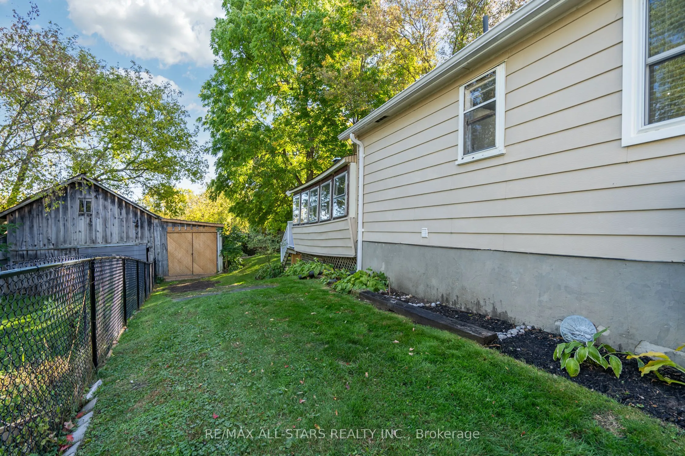 194/198 Brock Street W