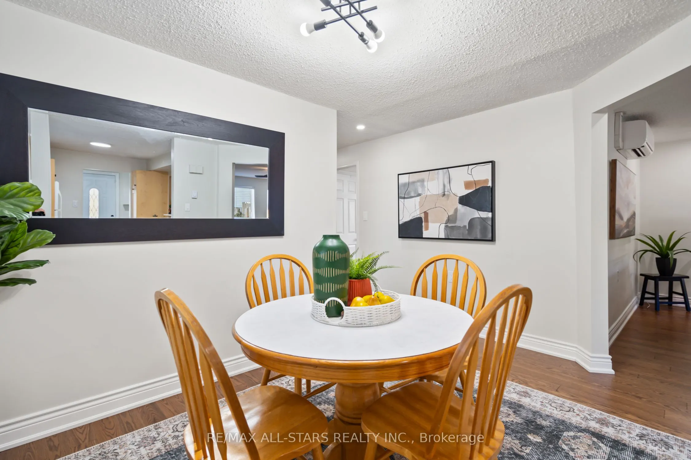 194/198 Brock Street W