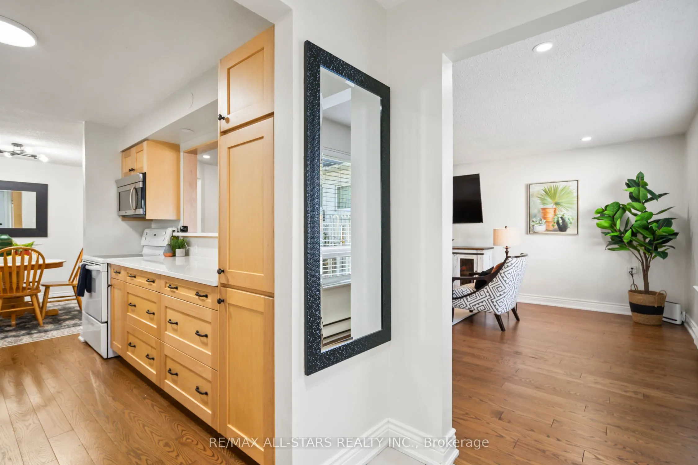 194/198 Brock Street W