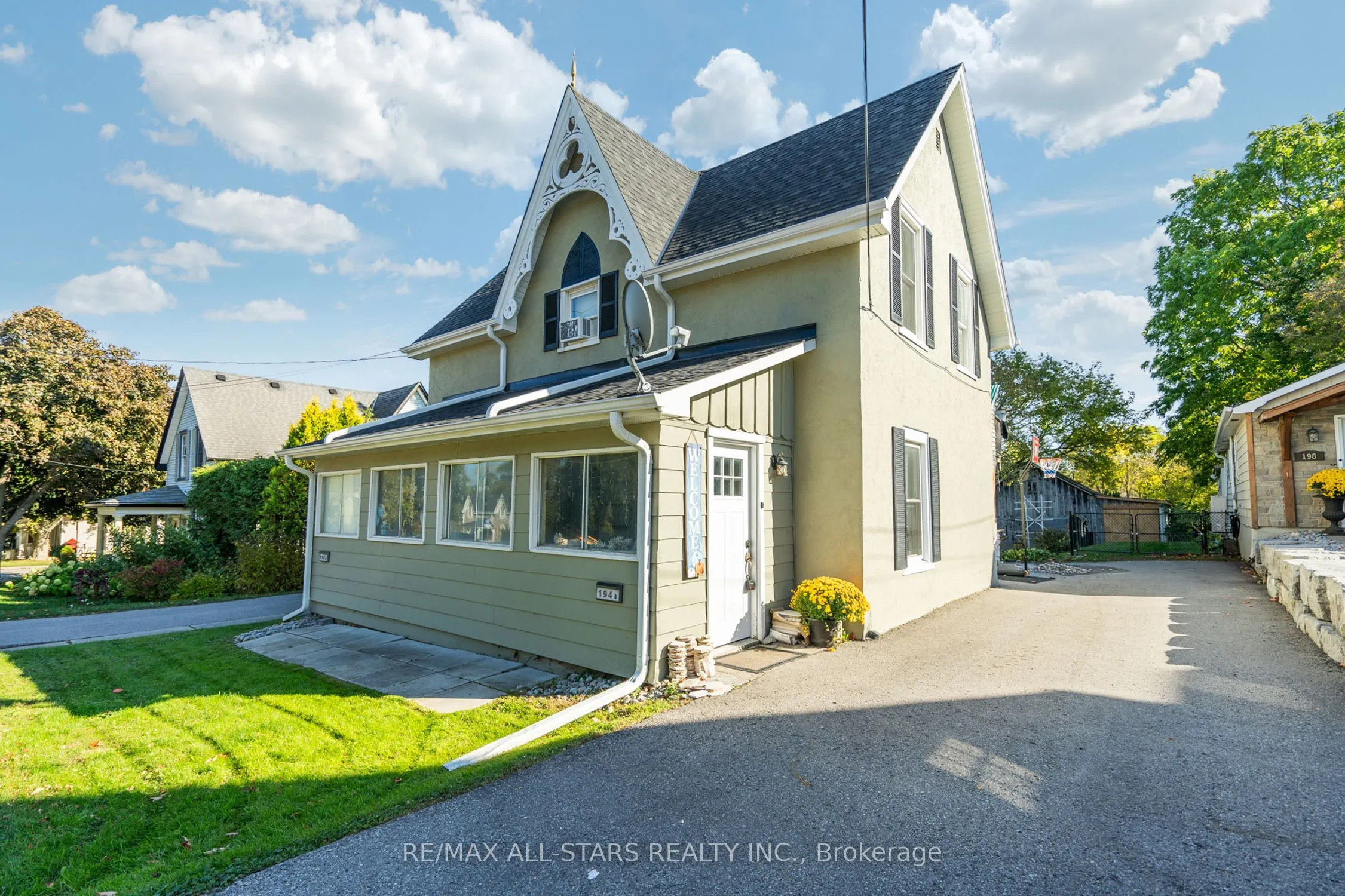 194/198 Brock Street W