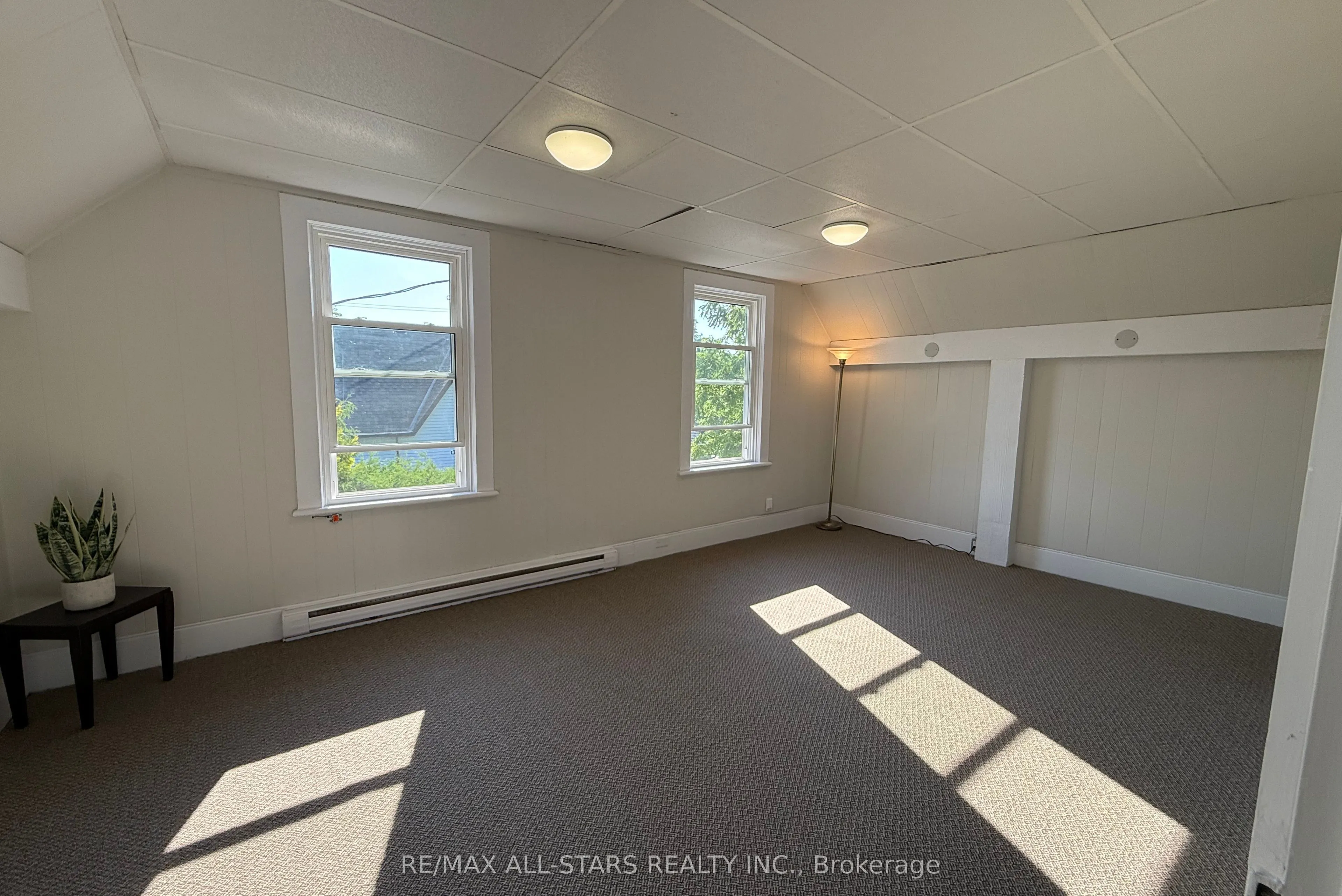 194/198 Brock Street W