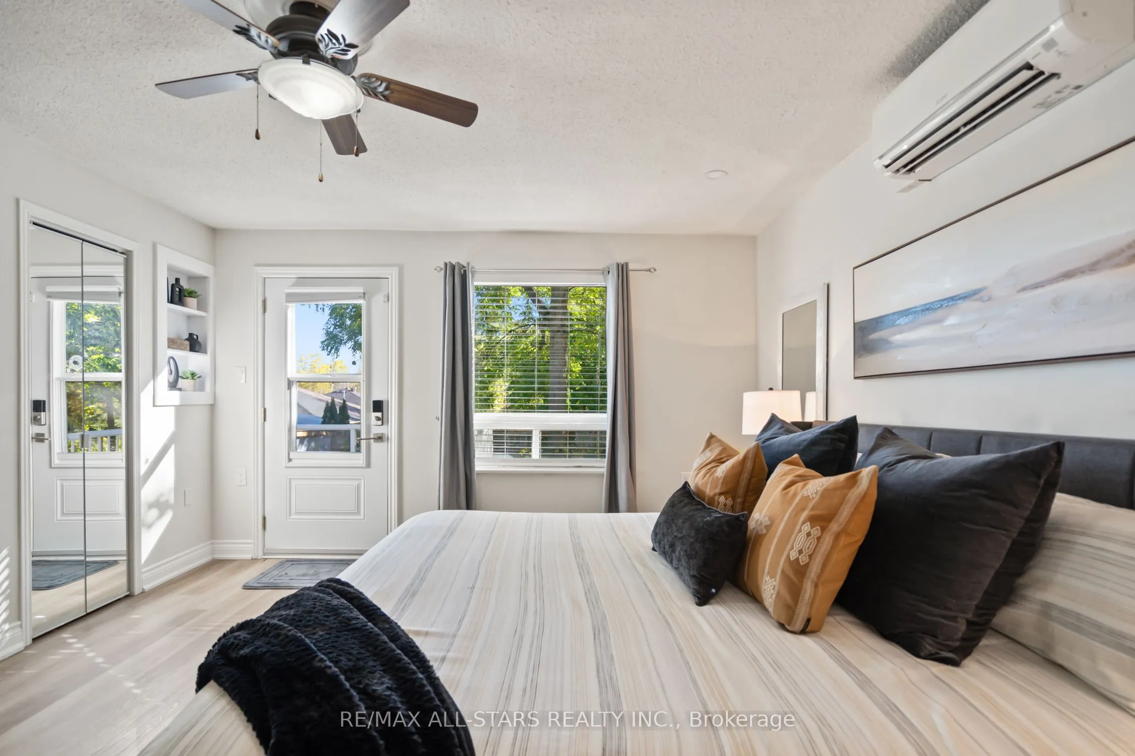 194/198 Brock Street W