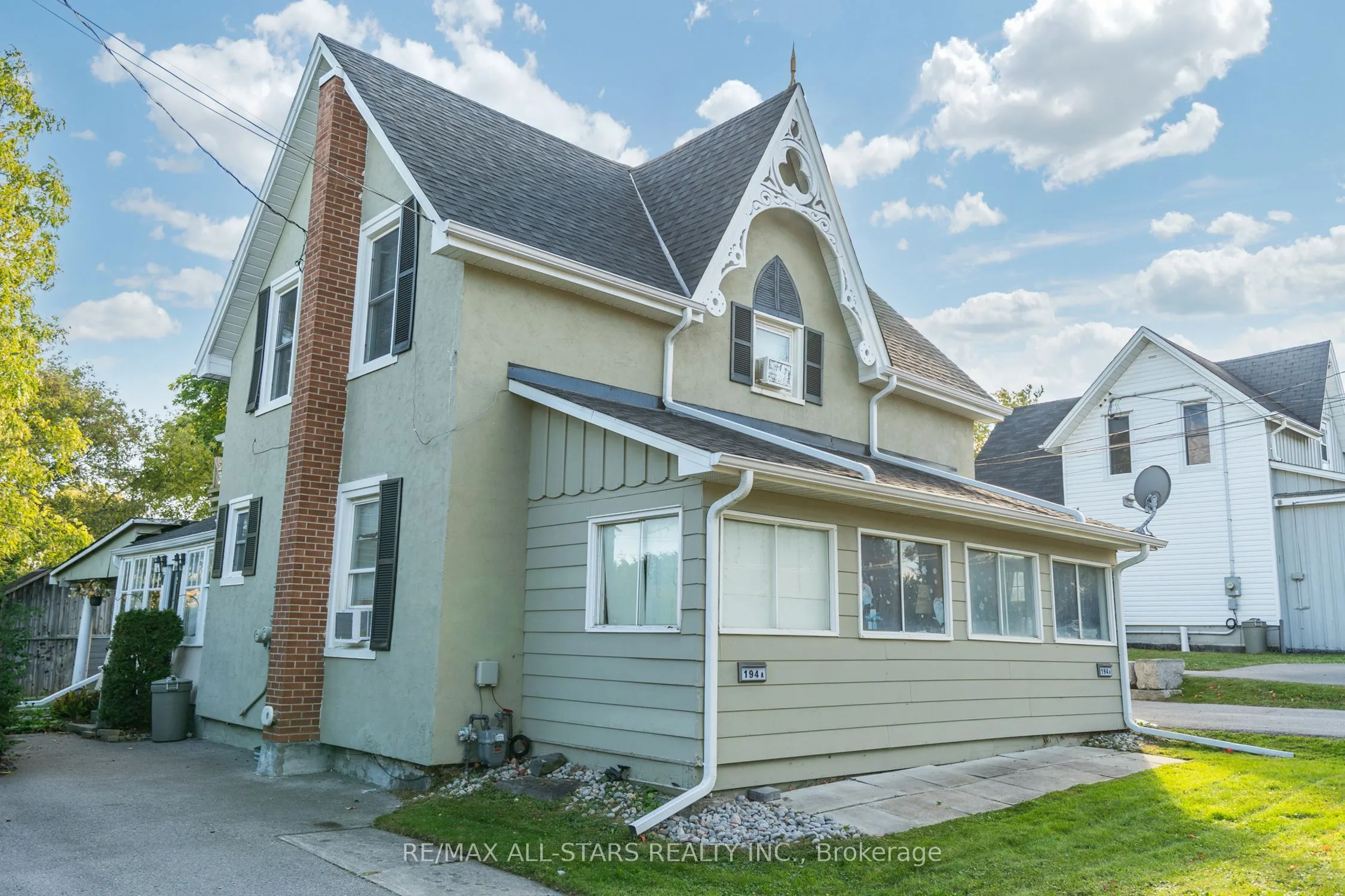 194/198 Brock Street W
