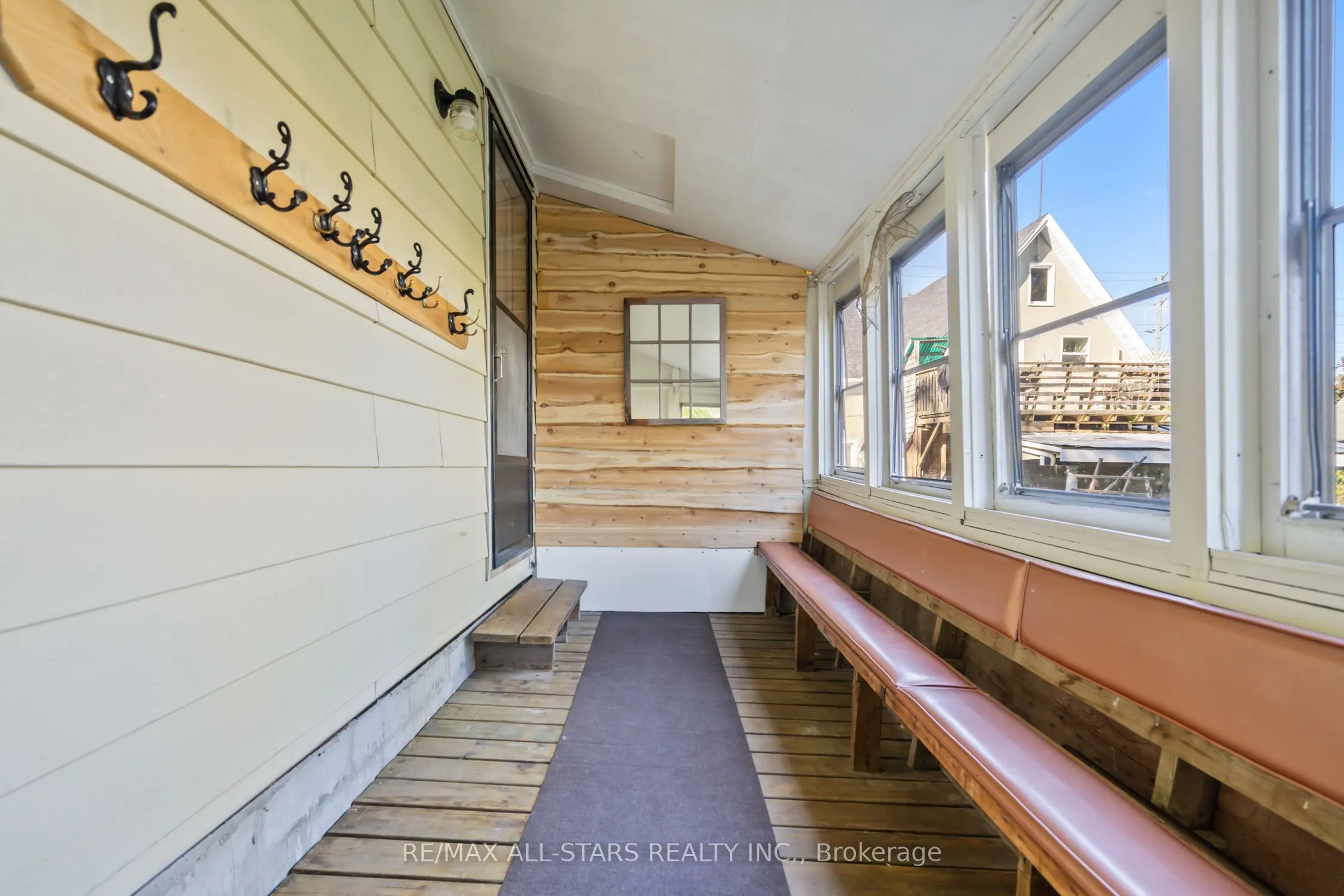 194/198 Brock Street W