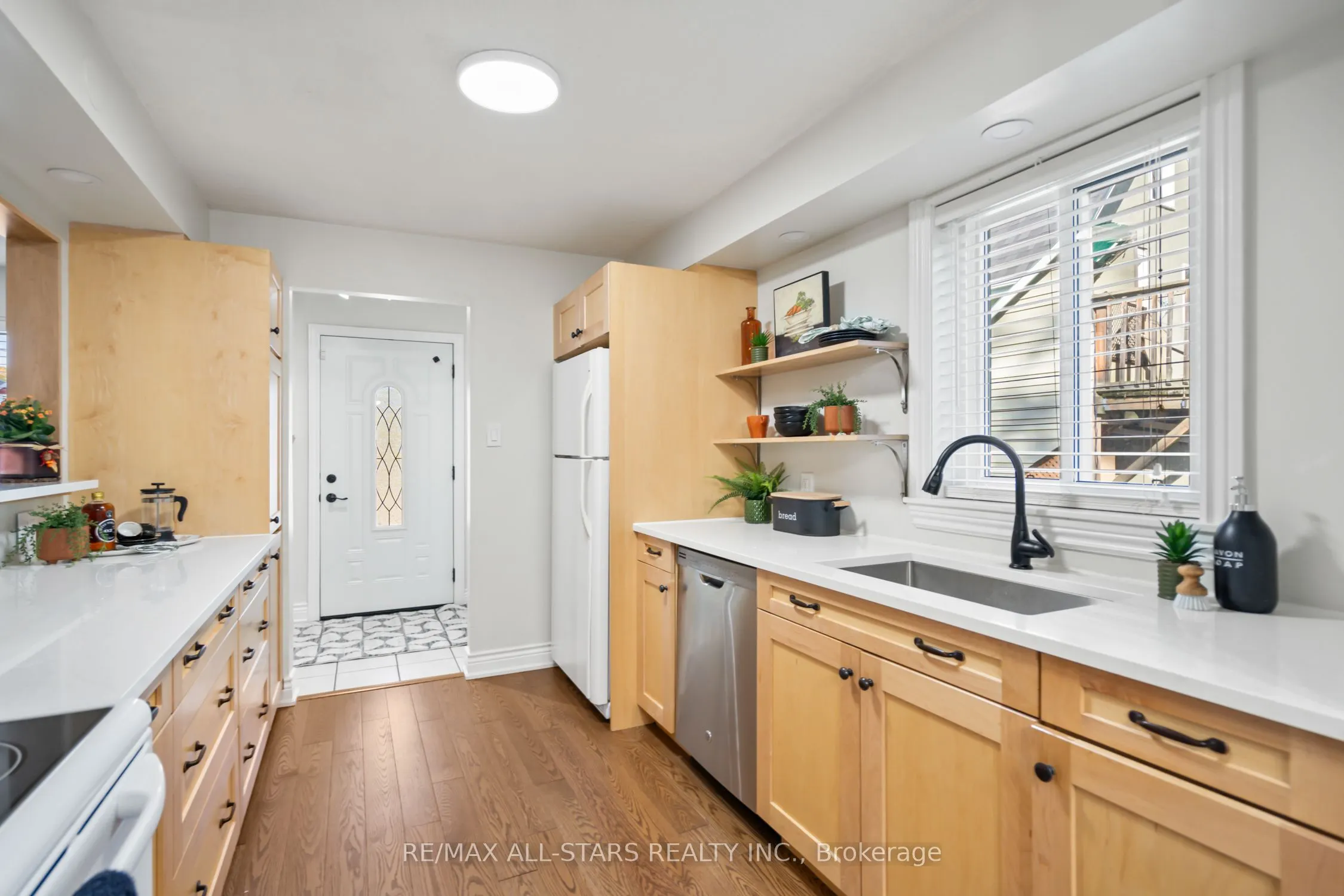 194/198 Brock Street W