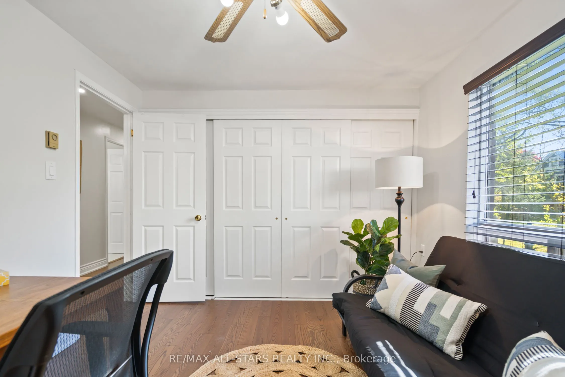 194/198 Brock Street W