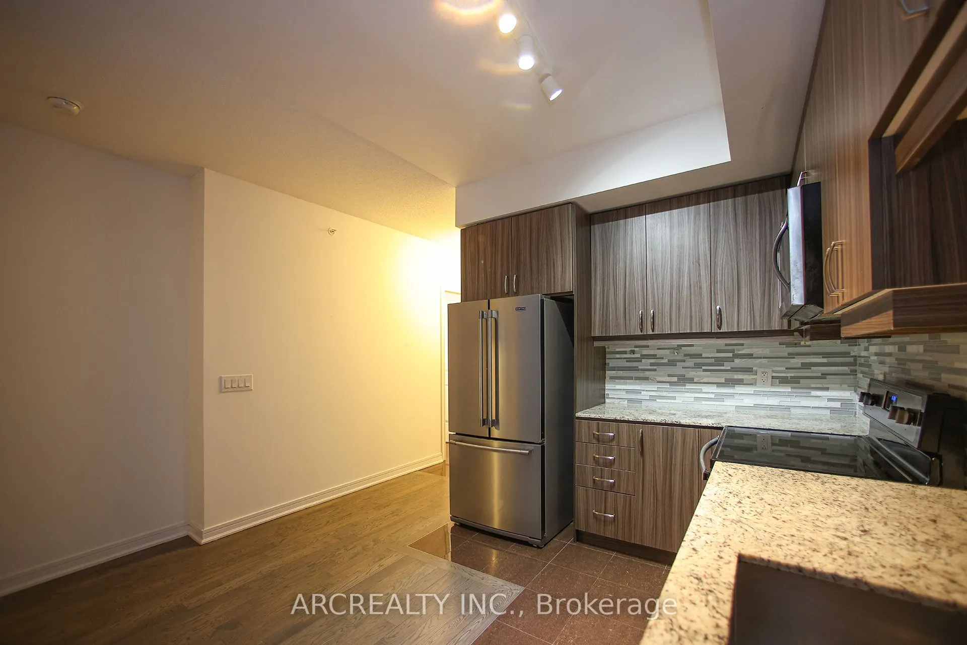 9205 Yonge Street, #512