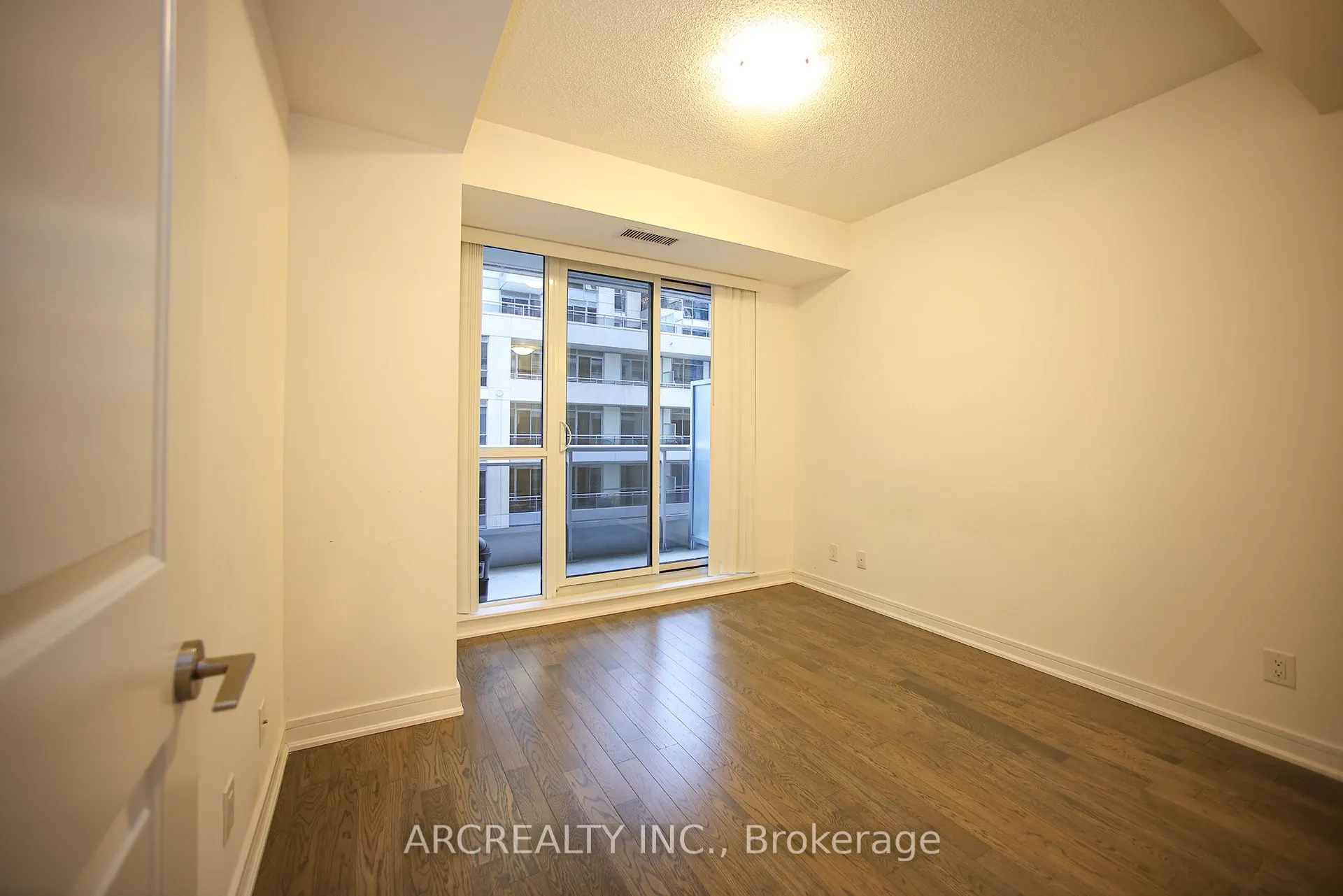 9205 Yonge Street, #512
