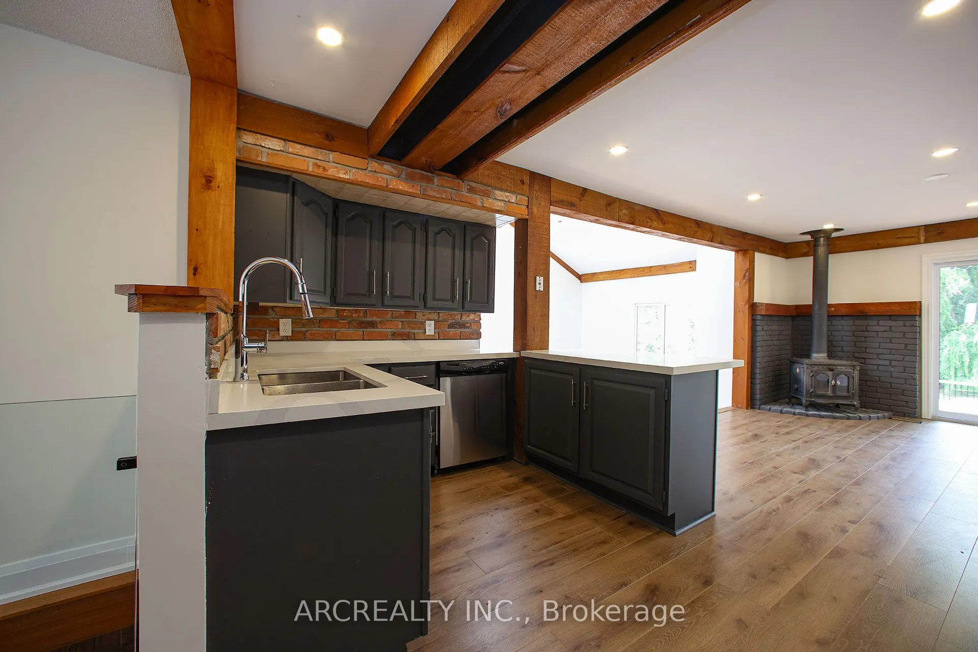15 River Drive