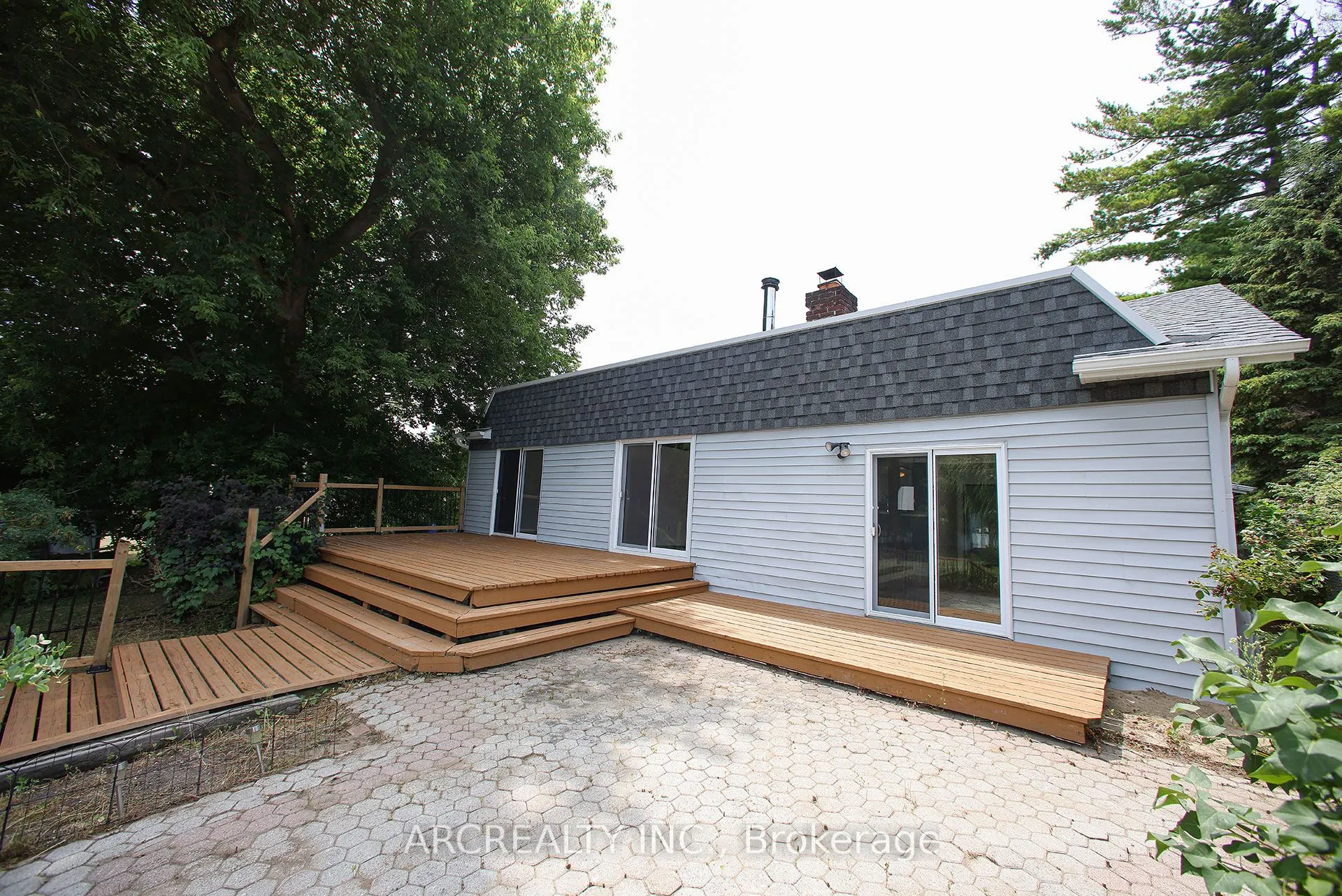 15 River Drive
