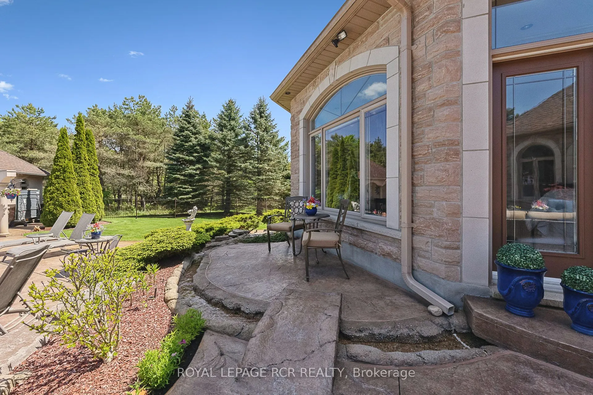 7 Sugarbush Lane