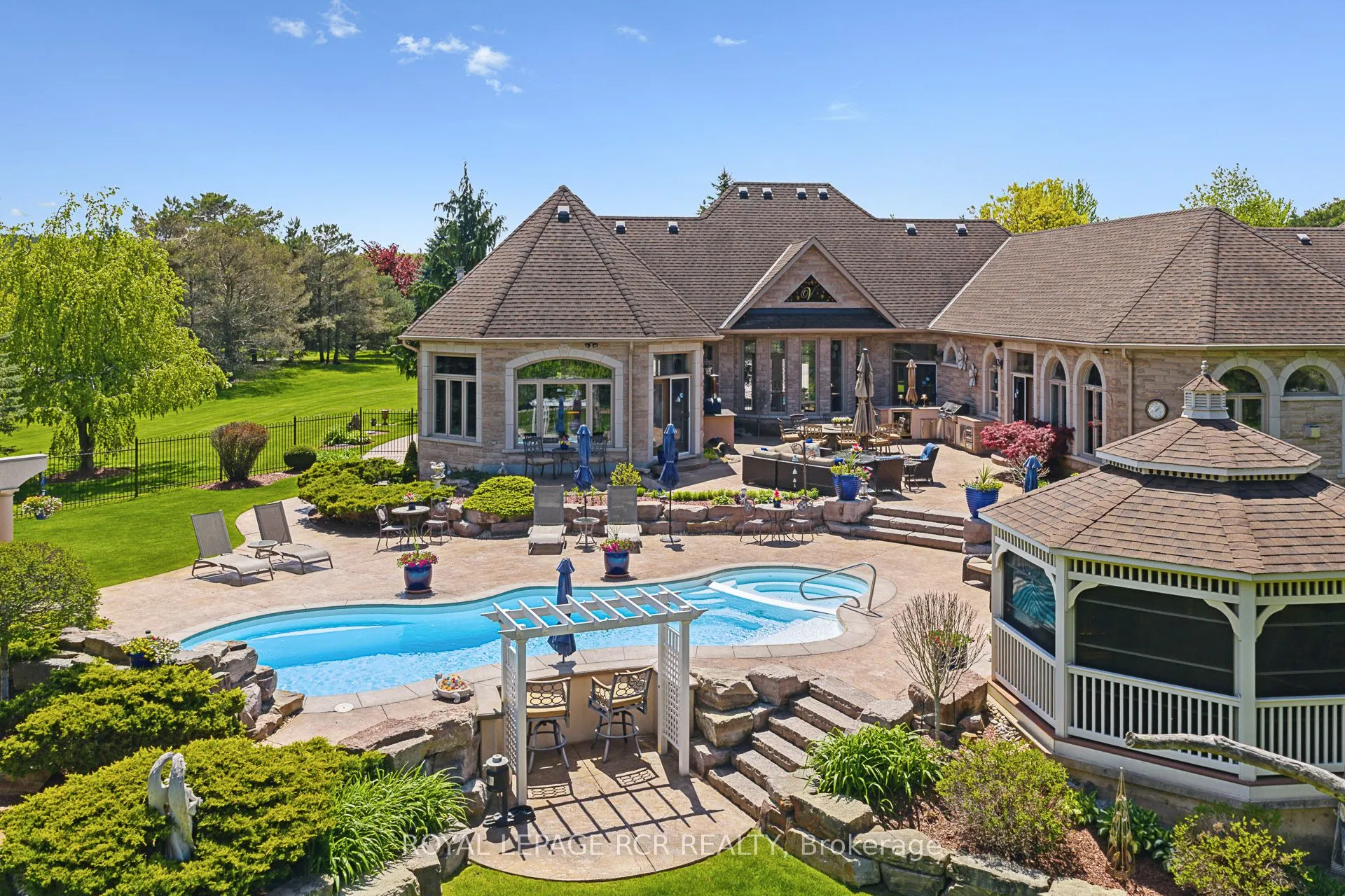 7 Sugarbush Lane