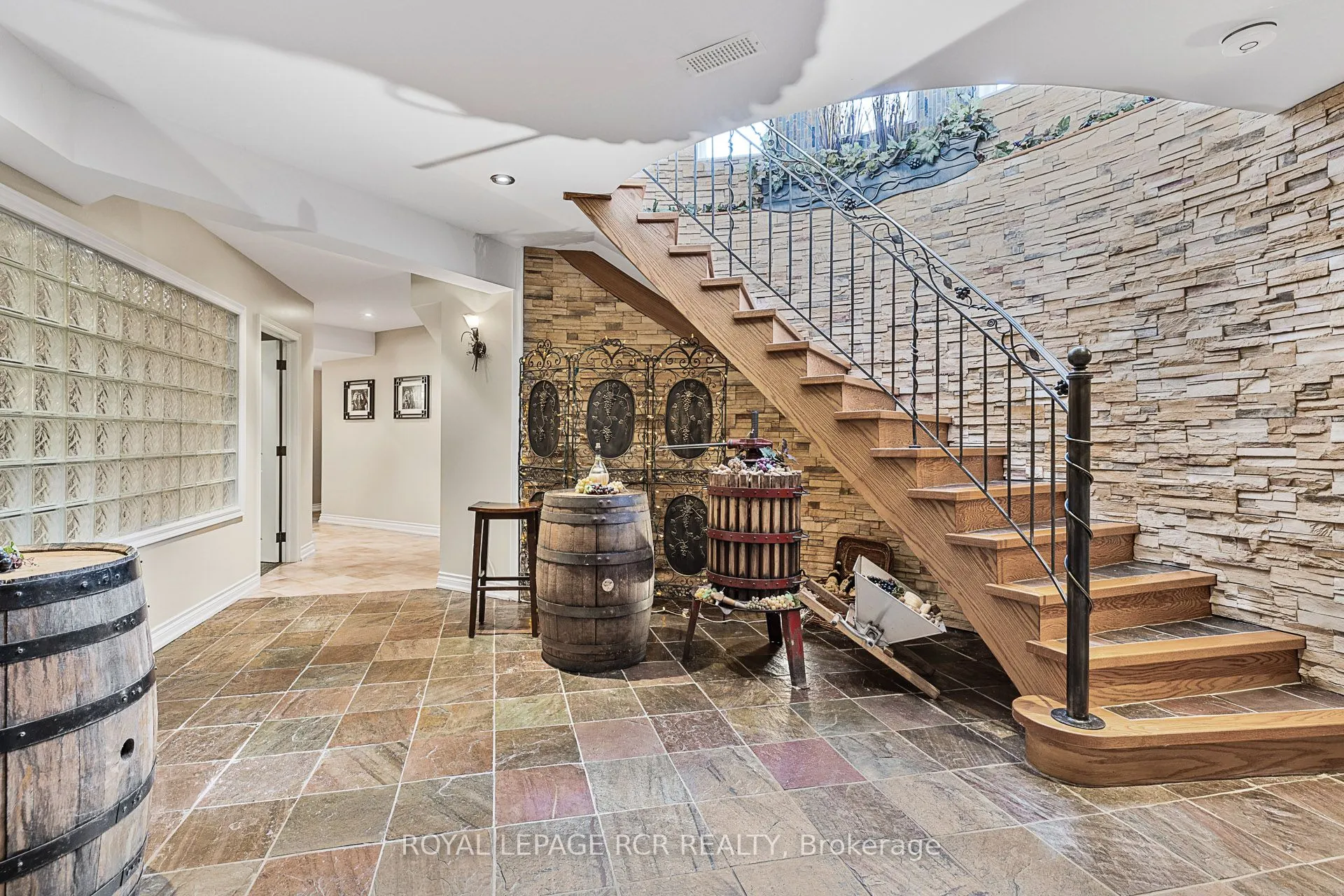 7 Sugarbush Lane