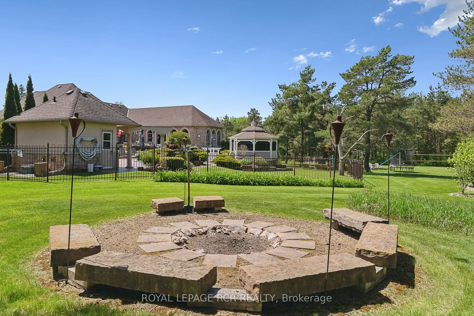 7 Sugarbush Lane