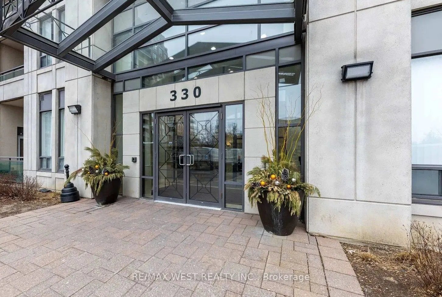 330 Red Maple Road W, #512