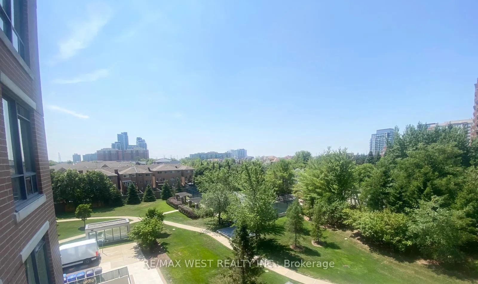 330 Red Maple Road W, #512